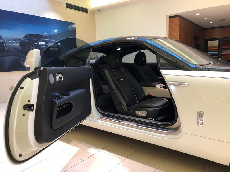 Rolls-Royce Wraith 2015 год <br>English White / Diamond Black 