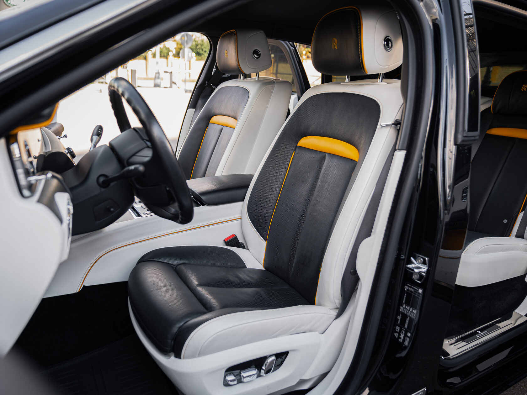 Rolls-Royce Ghost  <br>Diamond Black 