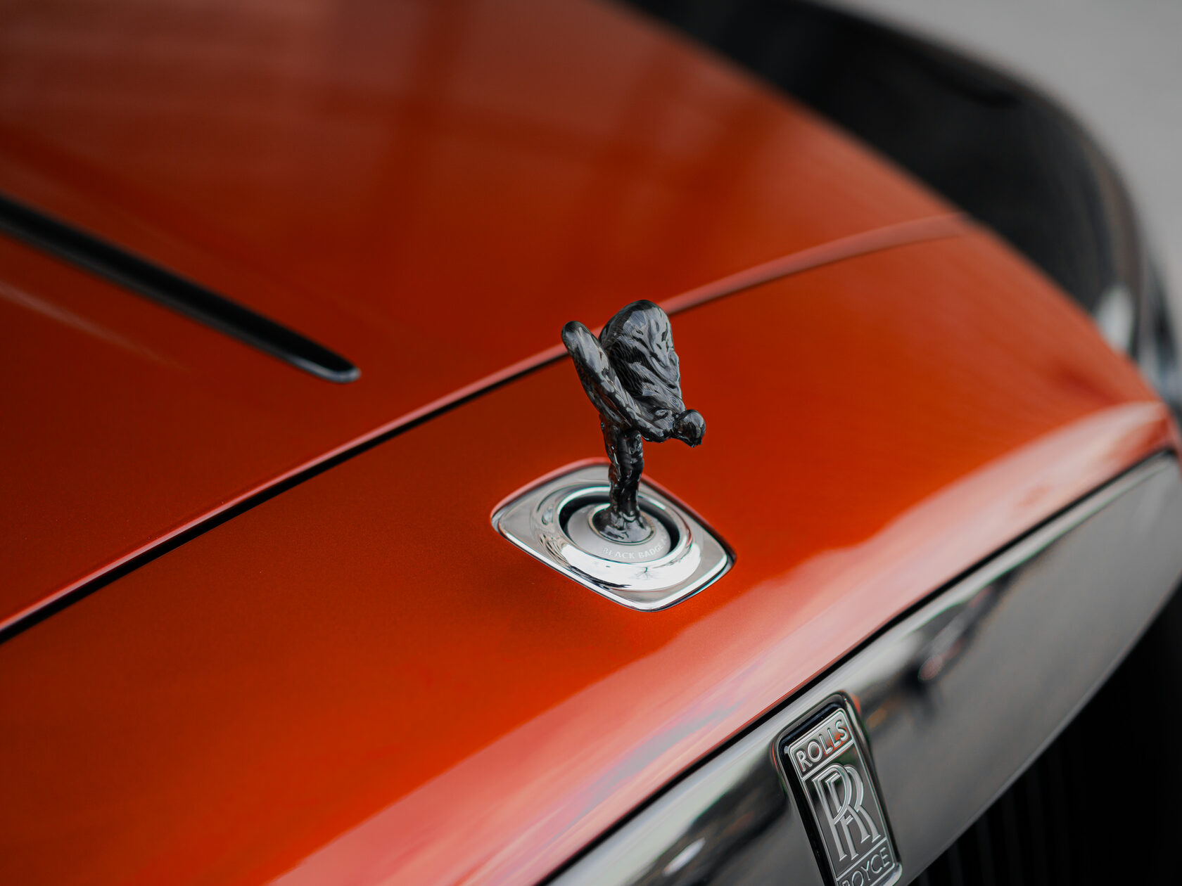 Rolls-Royce Black Badge Adamas  <br>Чёрный/Красный