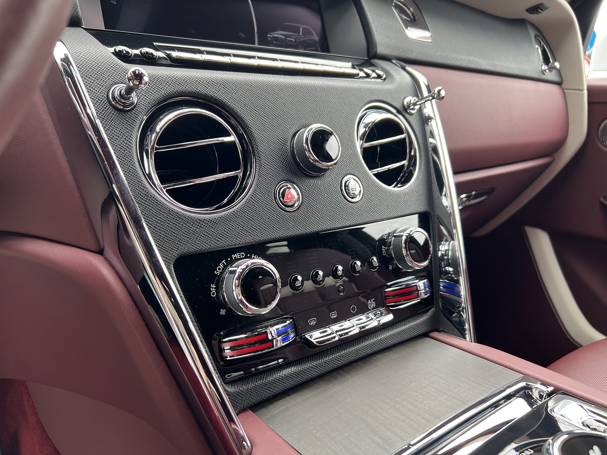 Rolls-Royce Cullinan 2019 год <br>Arctic White / Белый металлик