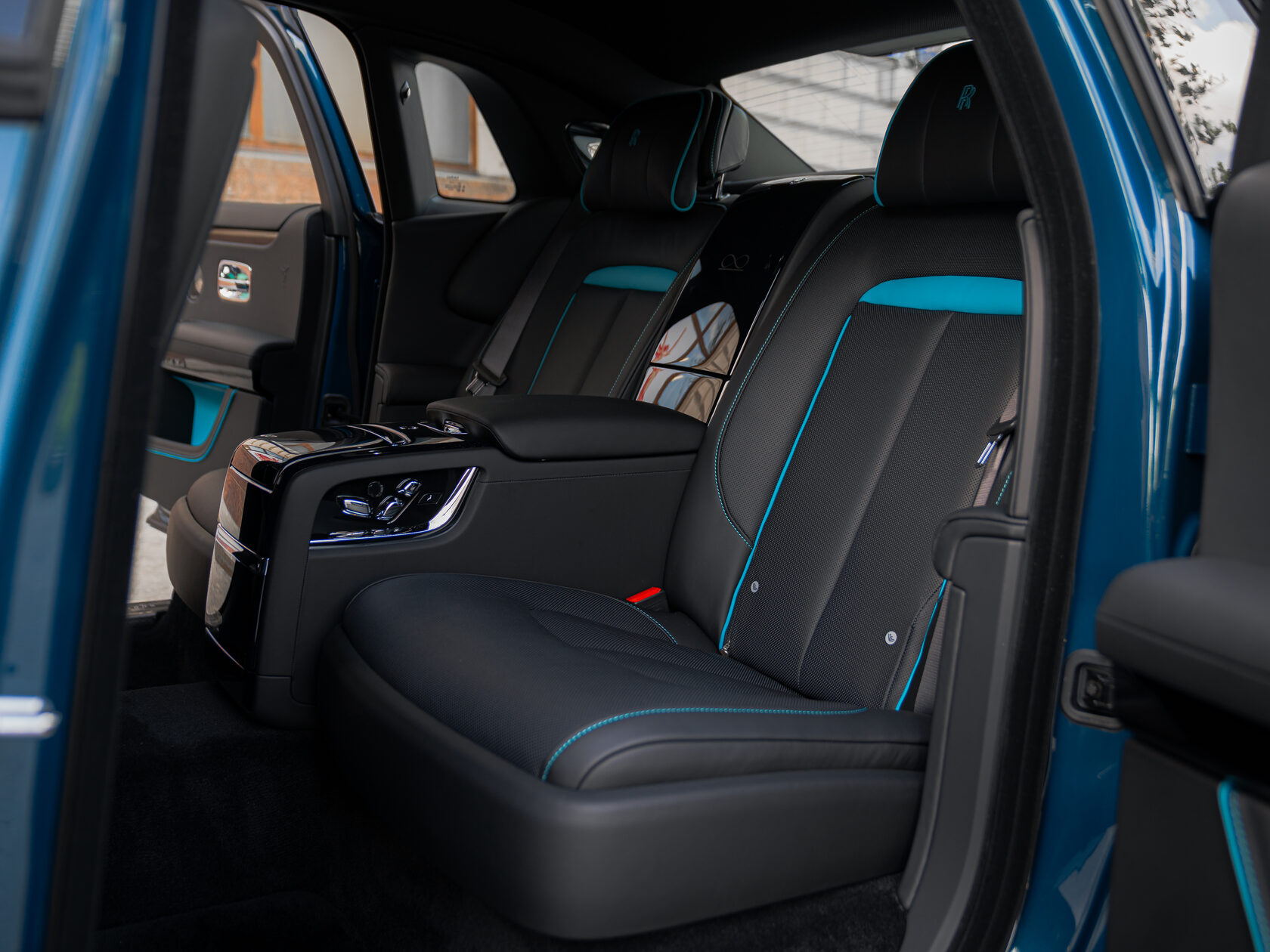 Rolls-Royce Ghost Black Badge Series II  <br>Mustique Blue 