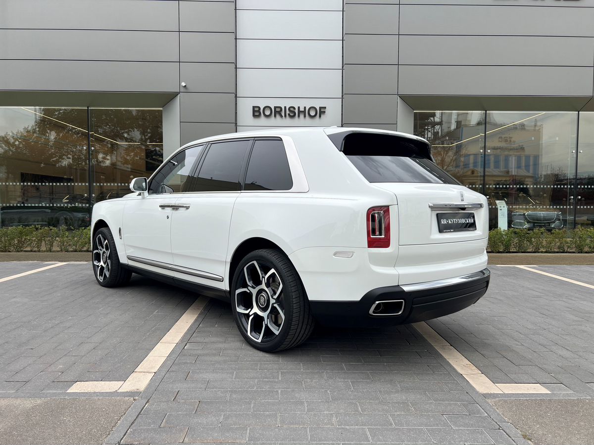 Rolls-Royce Cullinan  <br>Белый
