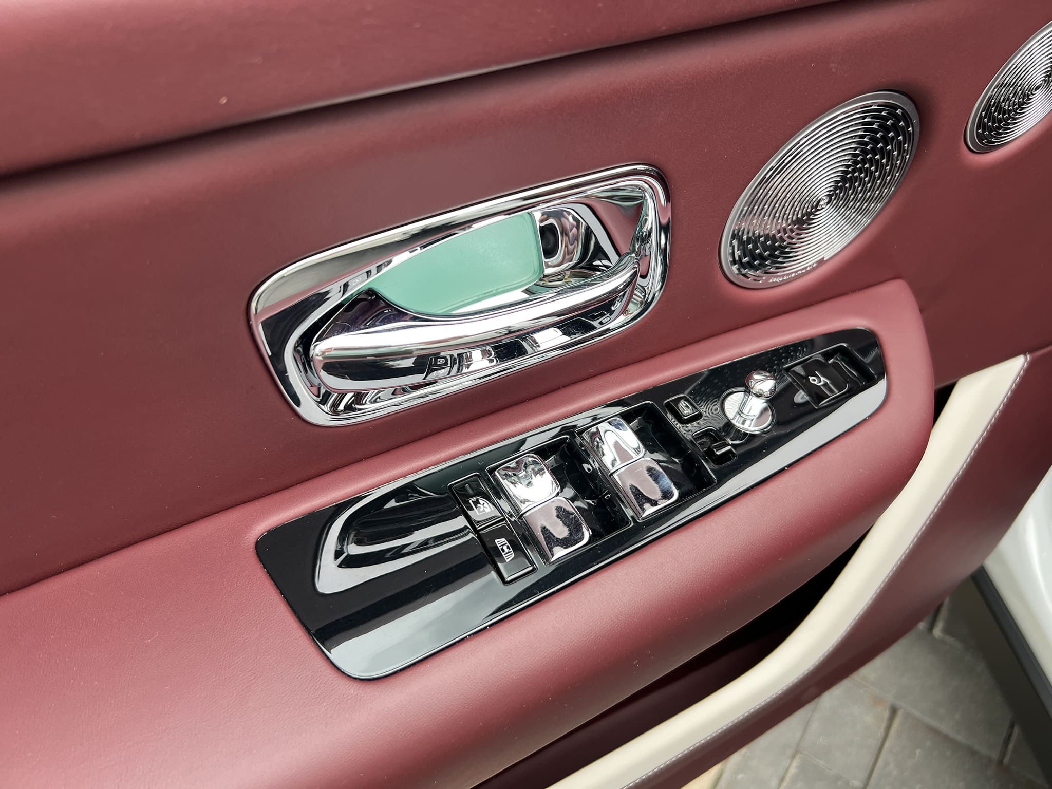 Rolls-Royce Cullinan 2019 год <br>Arctic White / Белый металлик