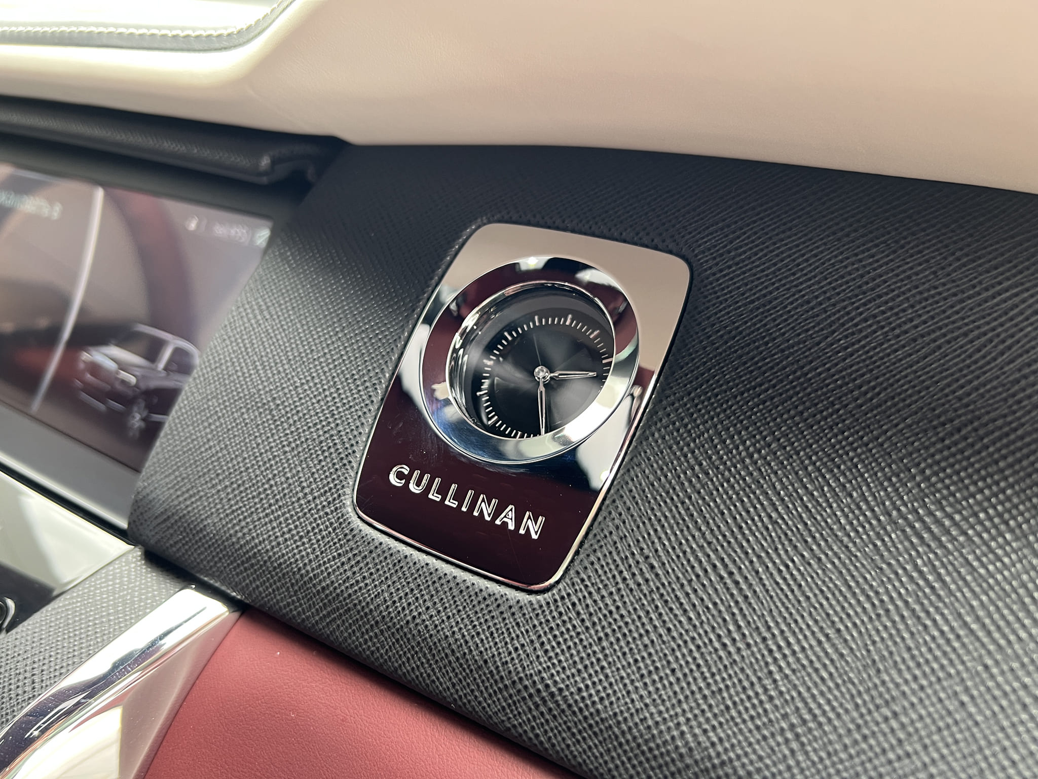 Rolls-Royce Cullinan 2019 год <br>Arctic White / Белый металлик
