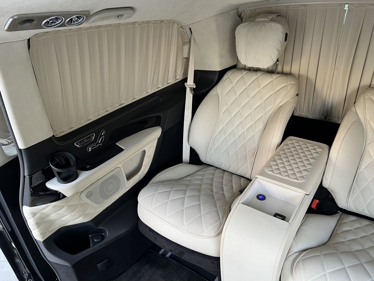 Rolls-Royce V-Класс  <br>Черный