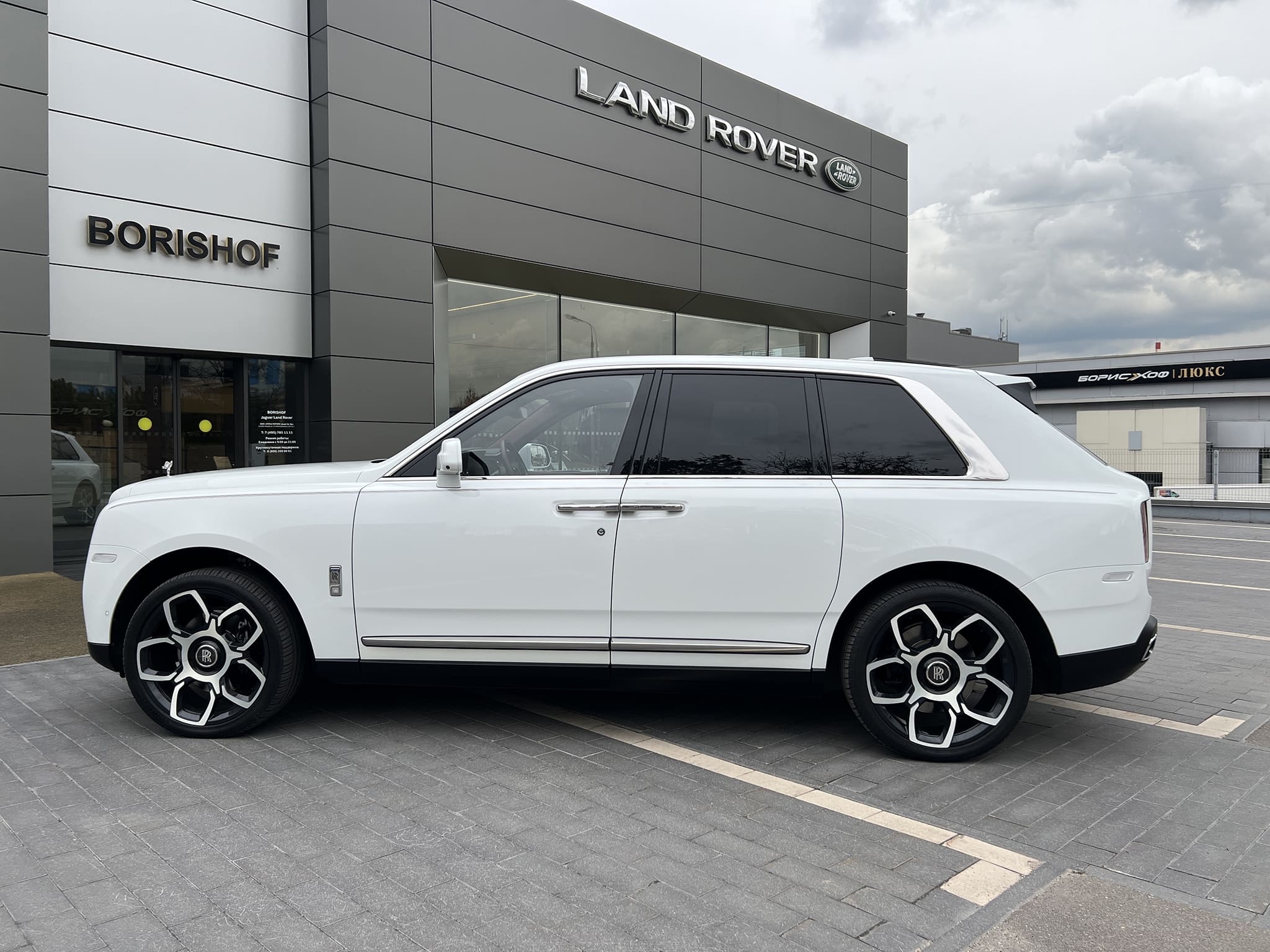 Rolls-Royce Cullinan 2019 год <br>Arctic White / Белый металлик