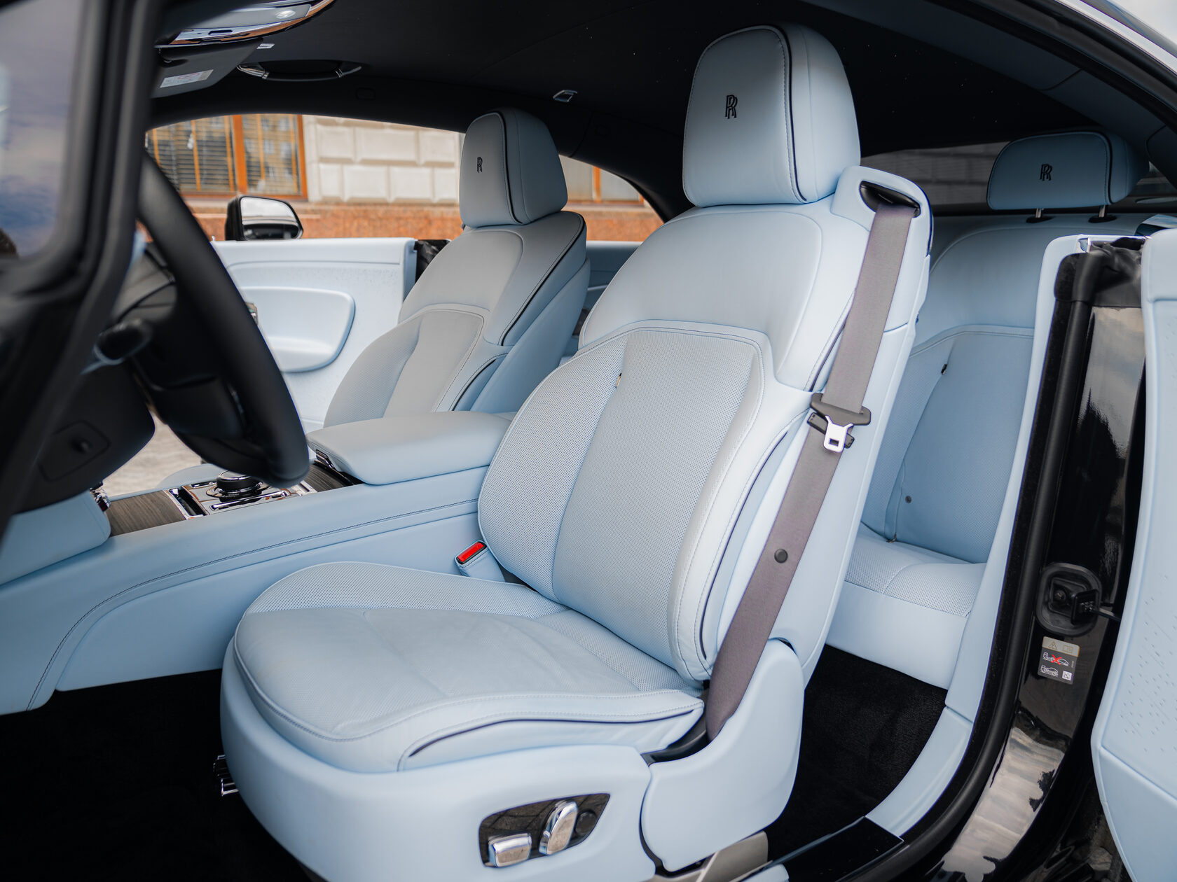 Rolls-Royce Spectre  <br>Black Diamond/ Черный