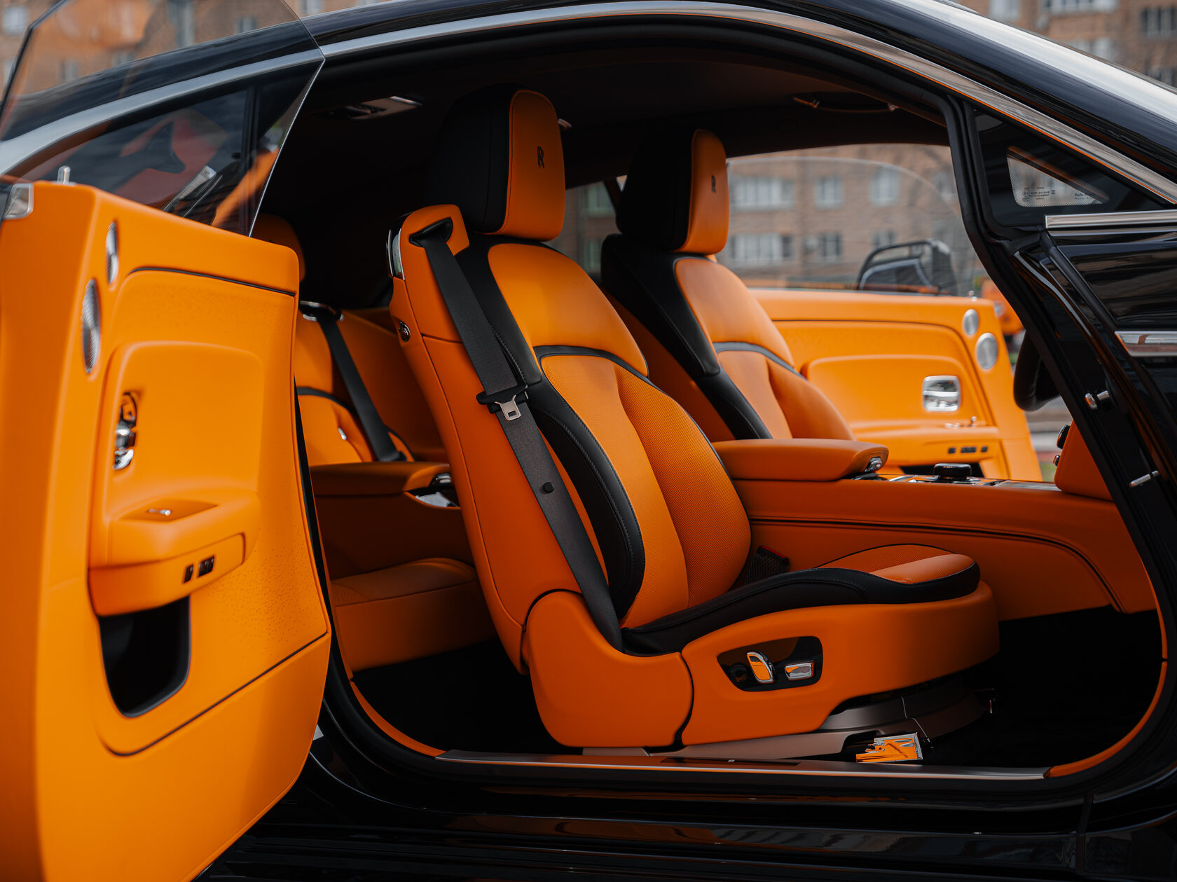 Rolls-Royce Spectre  <br>Diamond Black / Черный бриллиант