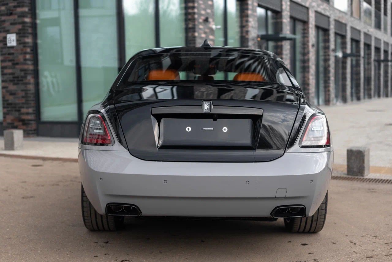 Rolls-Royce Ghost Black Badge  <br>Tempest Grey / Black Diamond