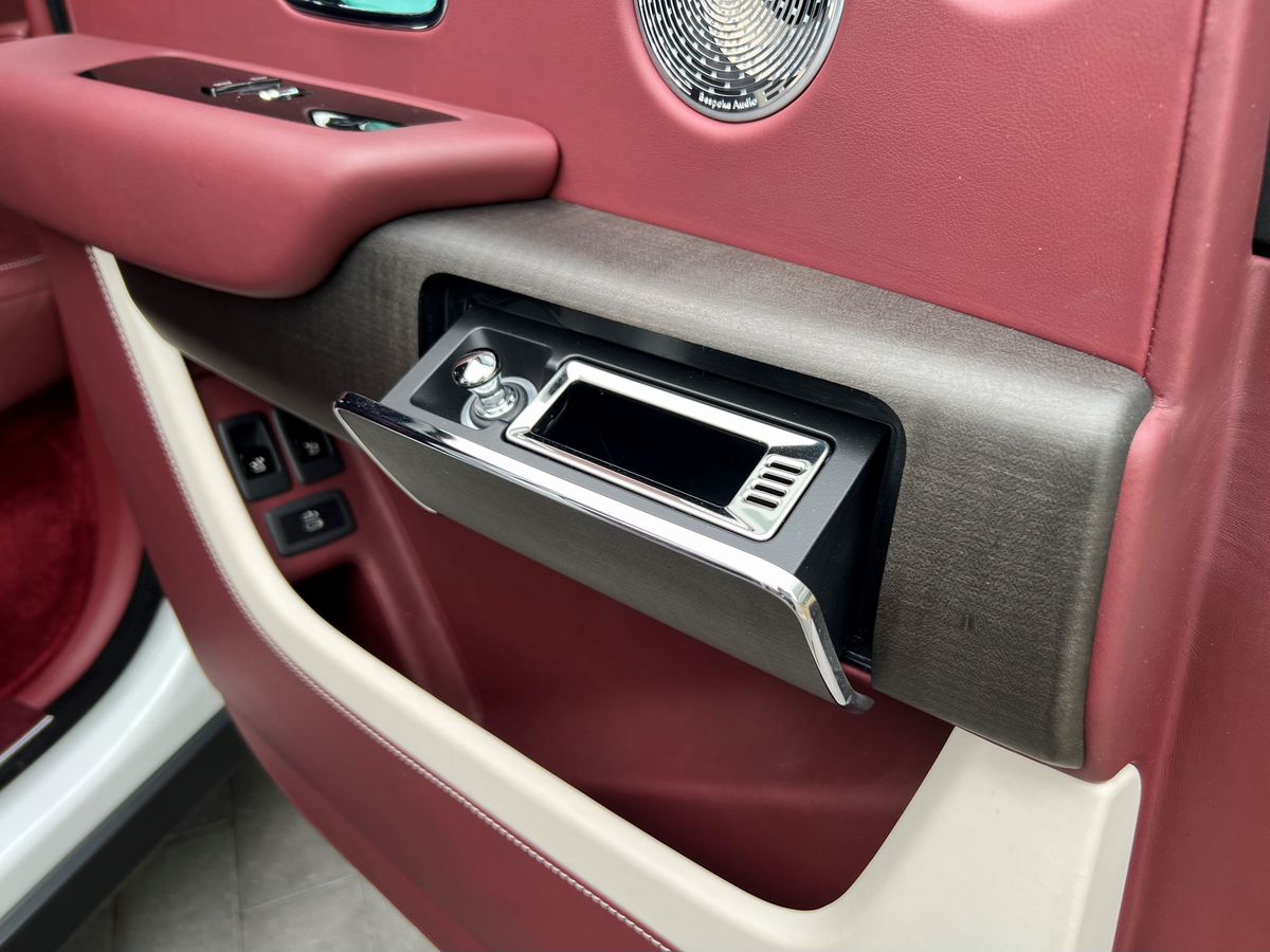 Rolls-Royce Cullinan  <br>Белый