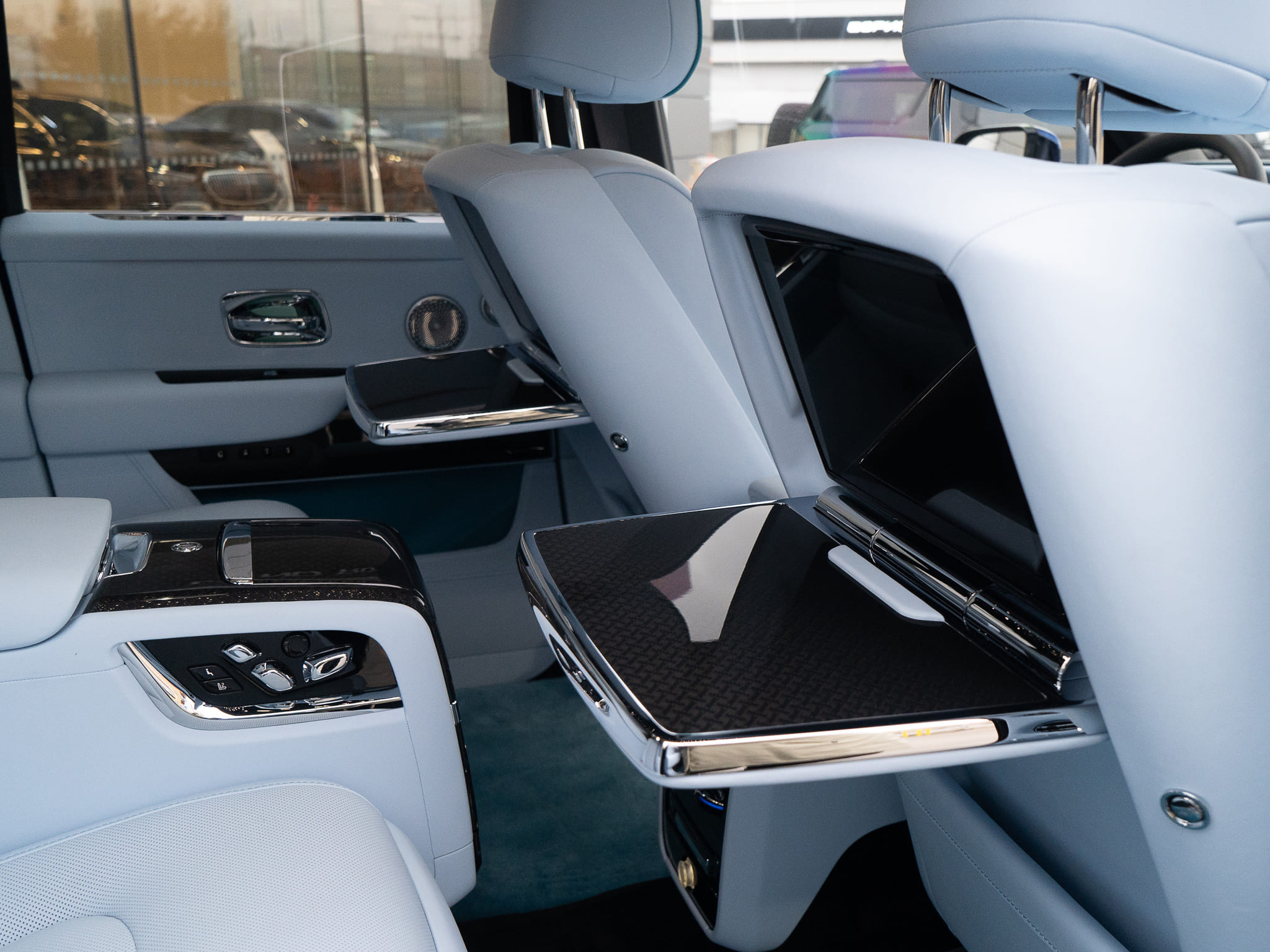Rolls-Royce Cullinan Black Badge  <br>Diamond Black