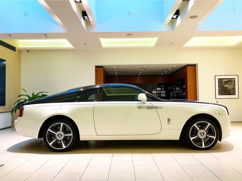 Rolls-Royce Wraith 2015 год <br>English White / Diamond Black 