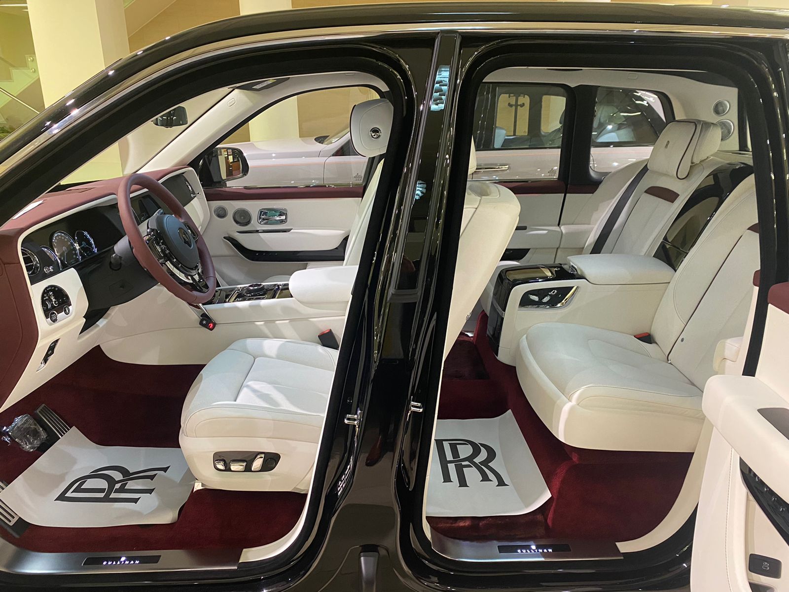 Rolls-Royce Cullinan  <br>Black Diamond 