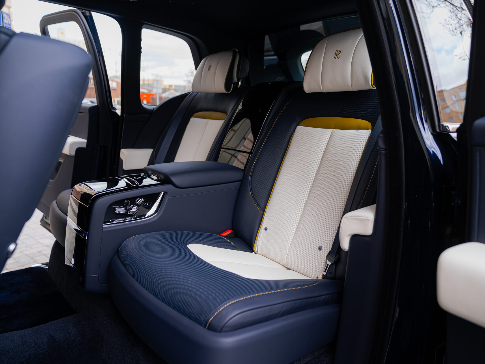 Rolls-Royce II Midnight Sapphire  <br>Midnight Sapphire 