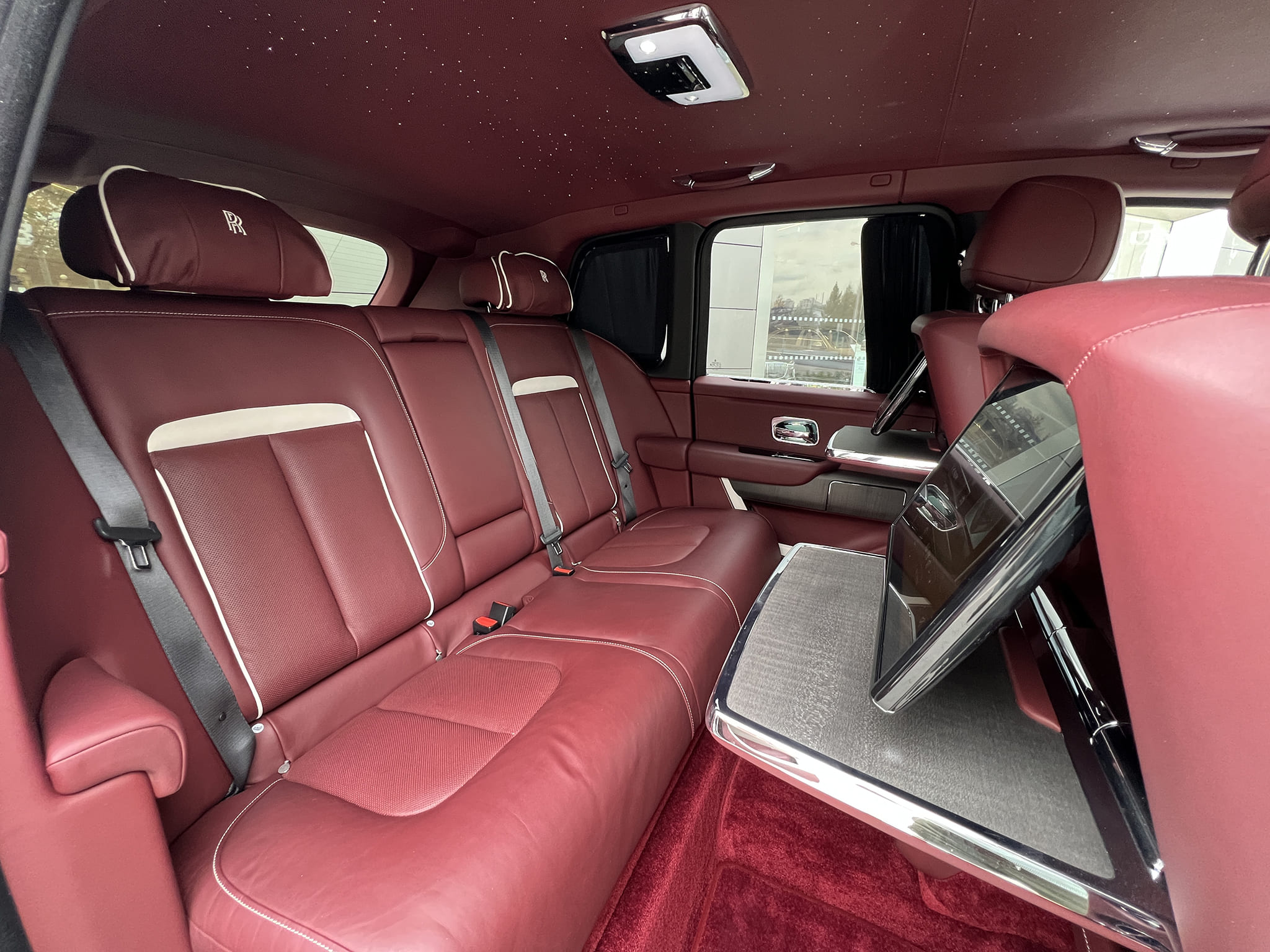 Rolls-Royce Cullinan 2019 год <br>Arctic White / Белый металлик