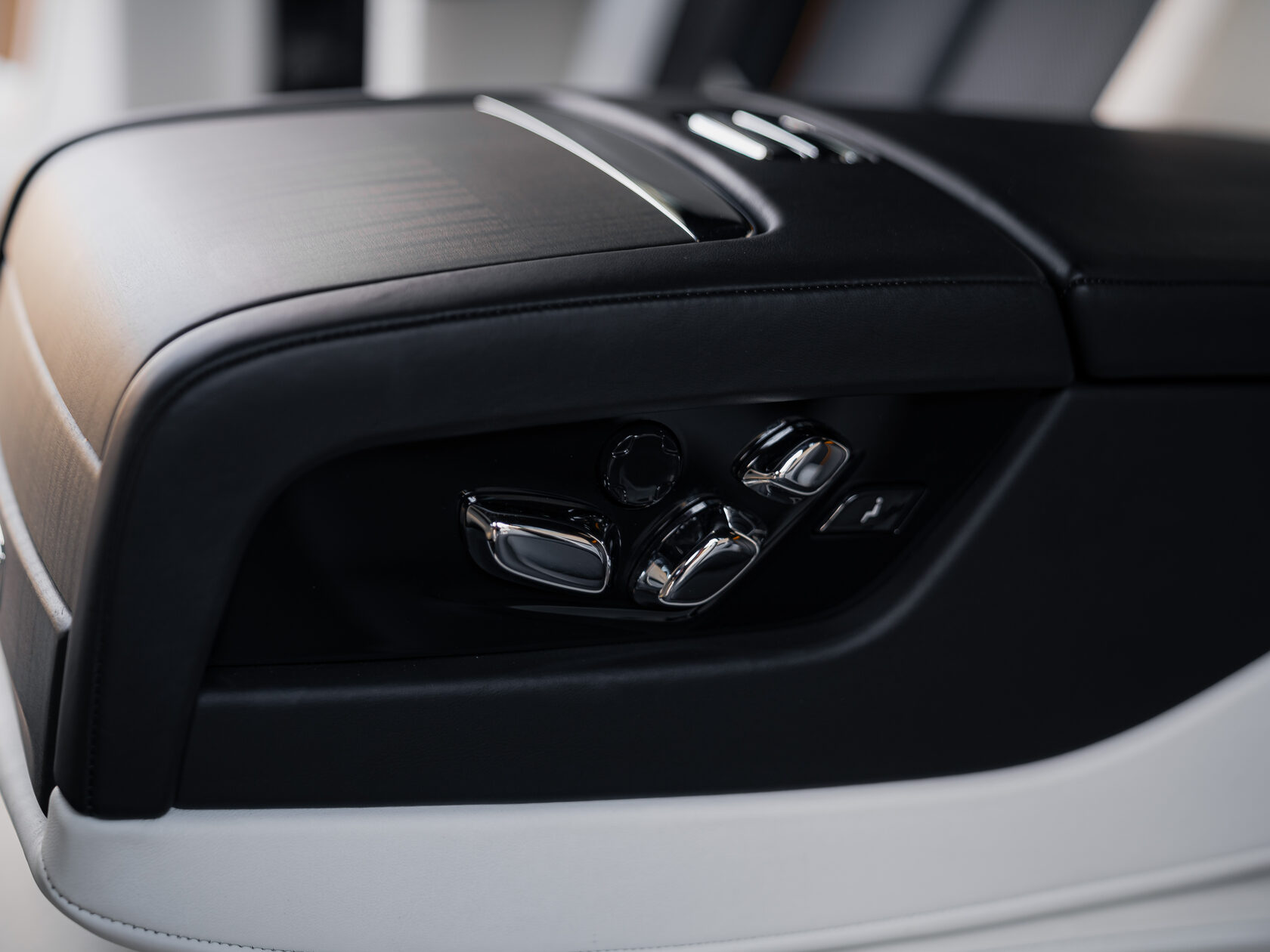 Rolls-Royce Ghost  <br>Diamond Black 