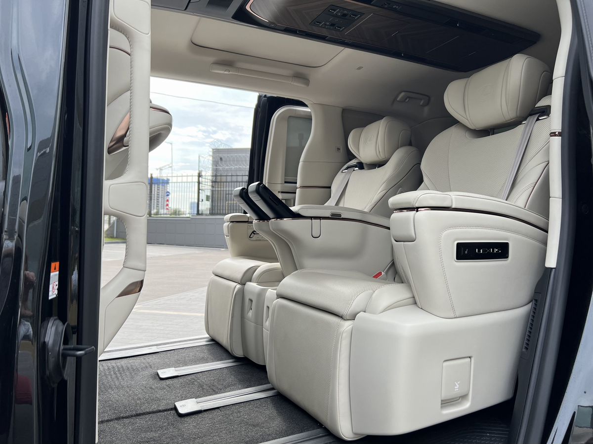 Rolls-Royce LM 2023 год <br>