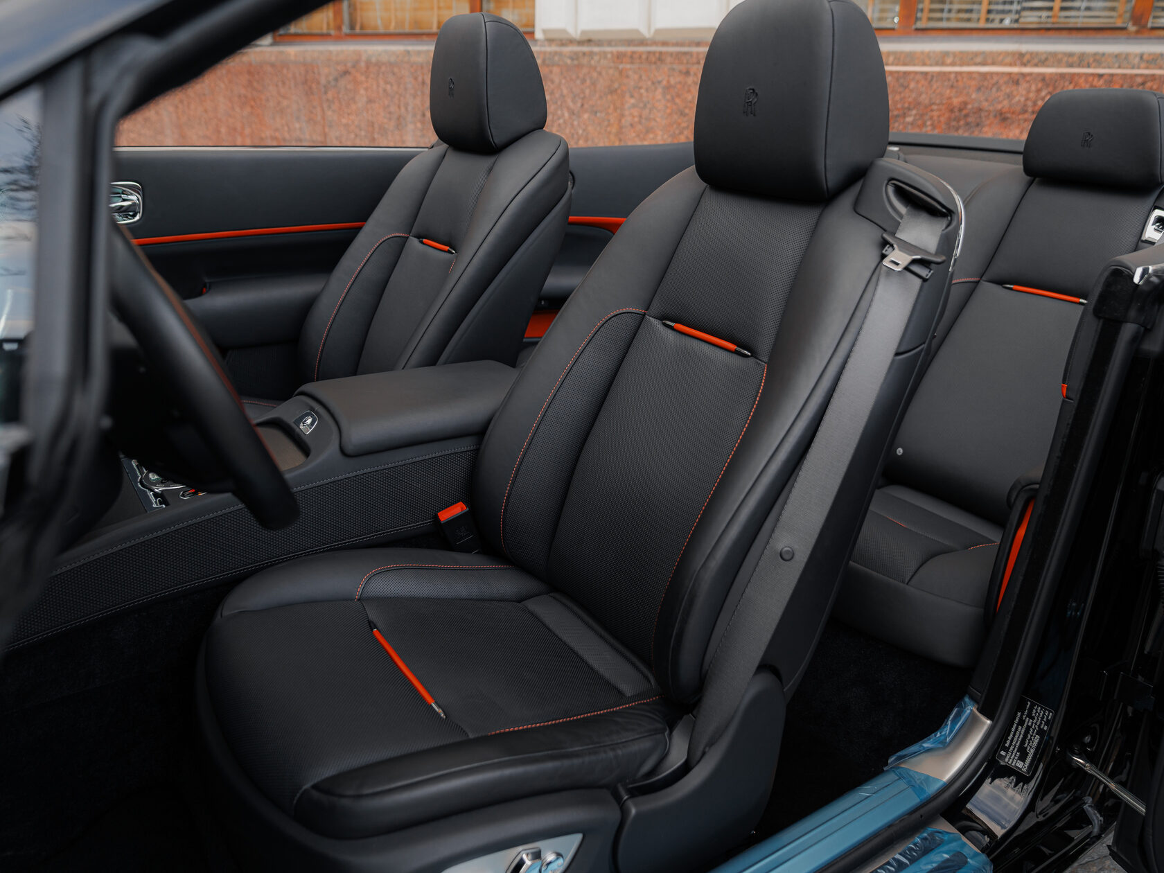 Rolls-Royce Black Badge Adamas  <br>Чёрный/Красный