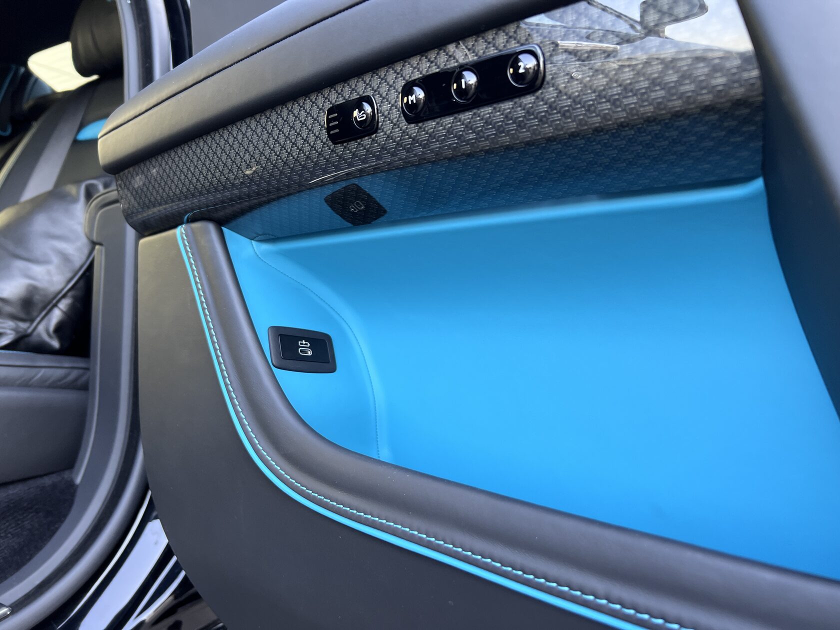 Rolls-Royce Ghost Black Badge by NOVITEC 2025 год <br>Черный Металлик Diamond Black 