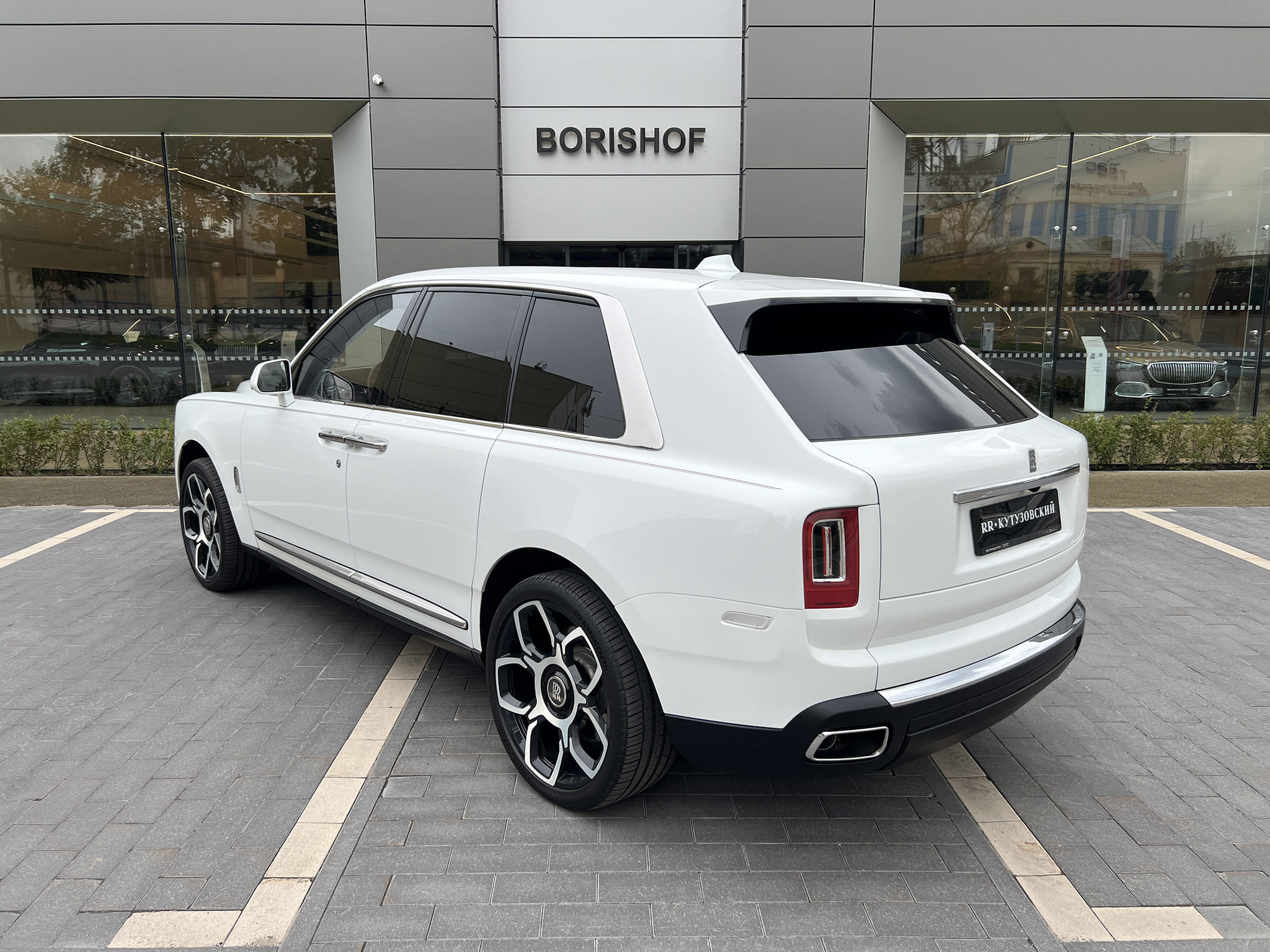 Rolls-Royce Cullinan 2019 год <br>Arctic White / Белый металлик