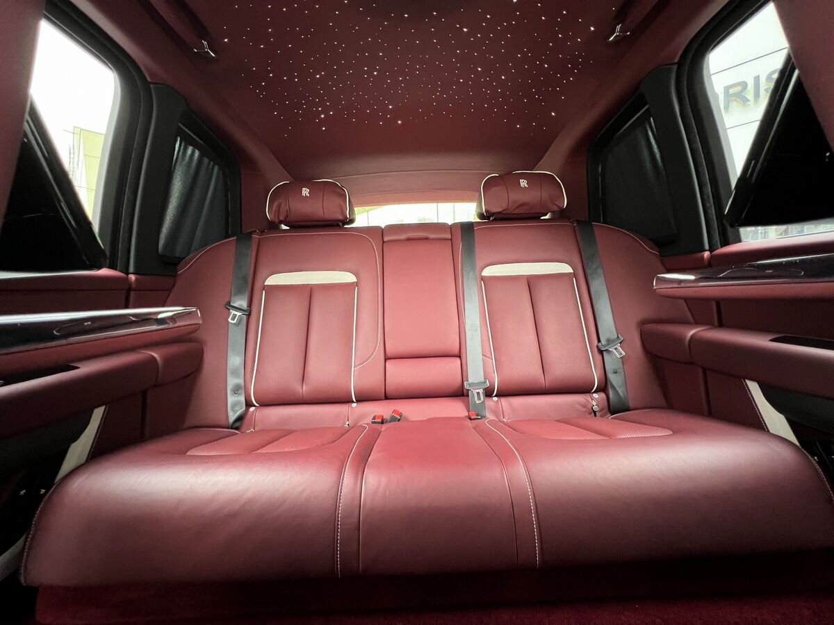 Rolls-Royce Cullinan  <br>Белый