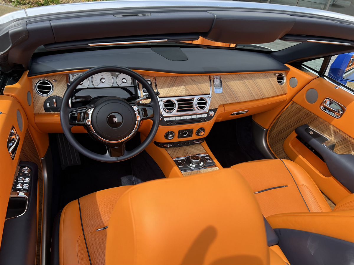 Rolls-Royce Dawn 2017 год <br>