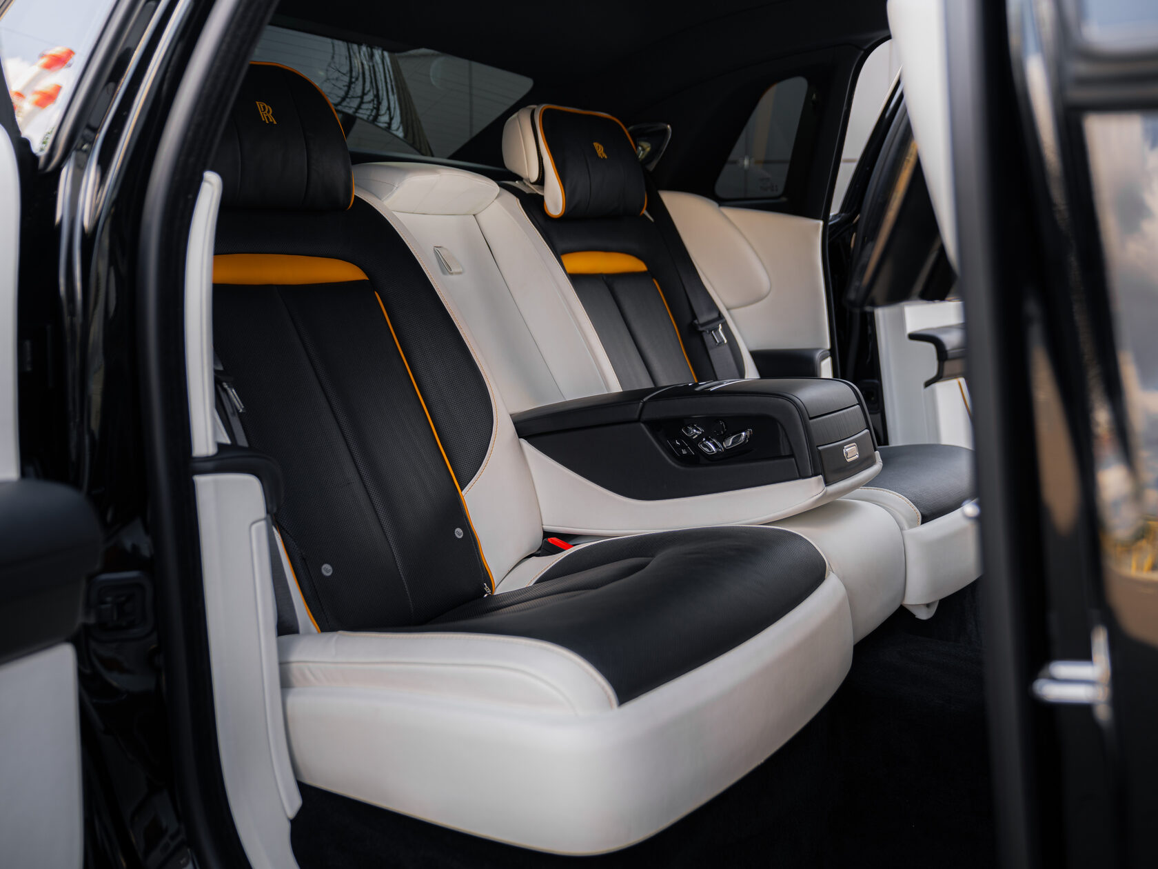 Rolls-Royce Ghost  <br>Diamond Black 
