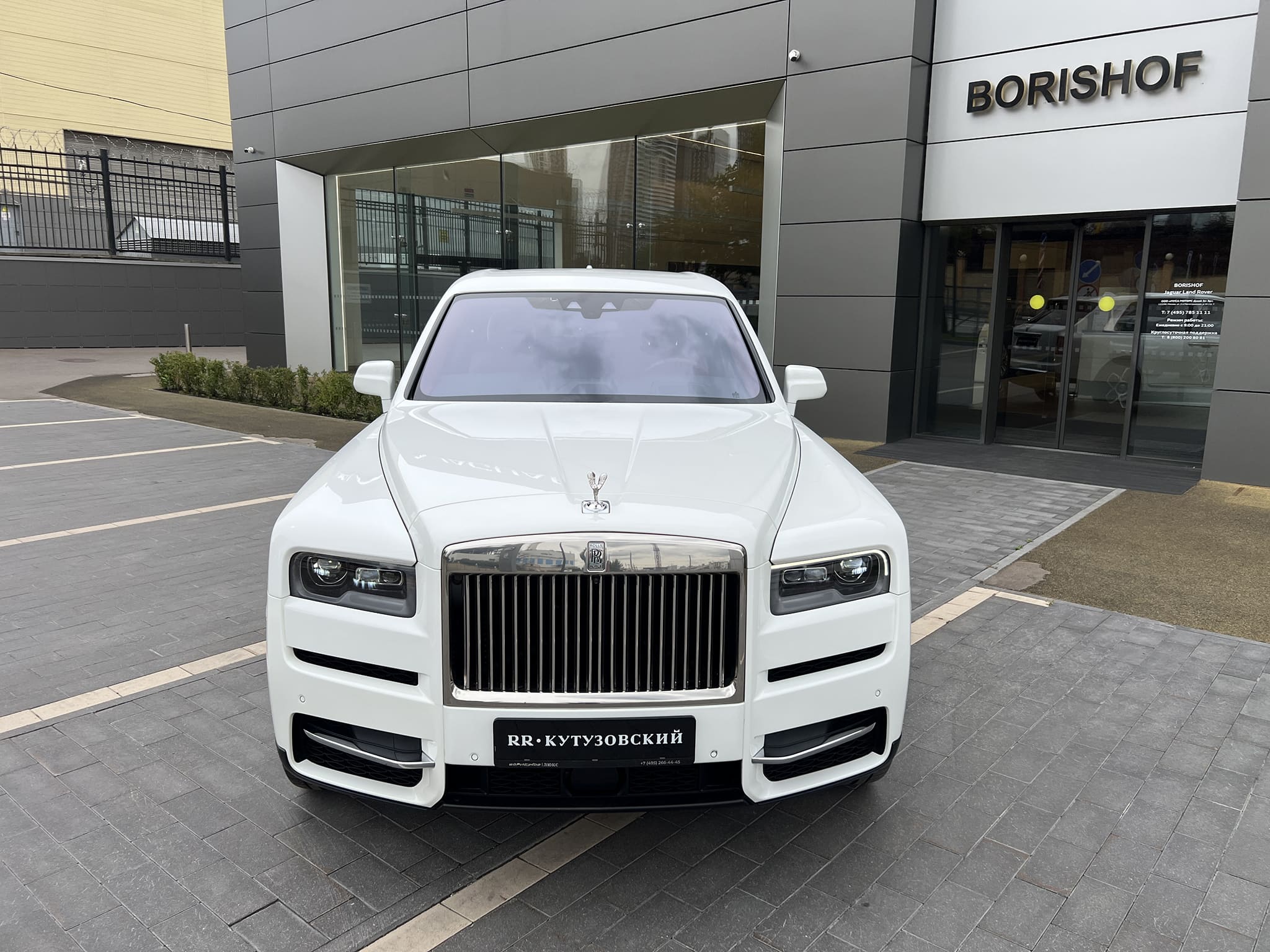 Rolls-Royce Cullinan 2019 год <br>Arctic White / Белый металлик