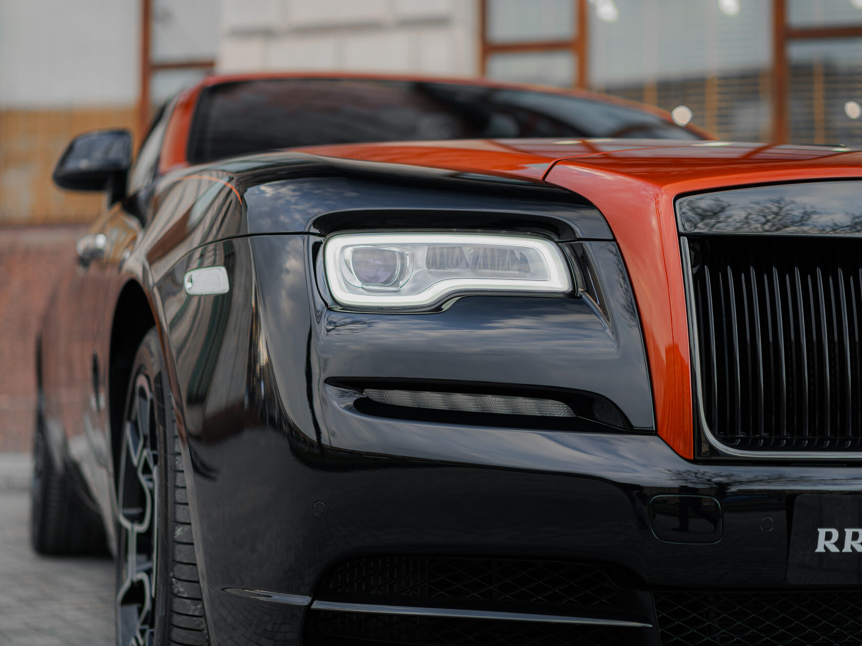 Rolls-Royce Black Badge Adamas  <br>Чёрный/Красный