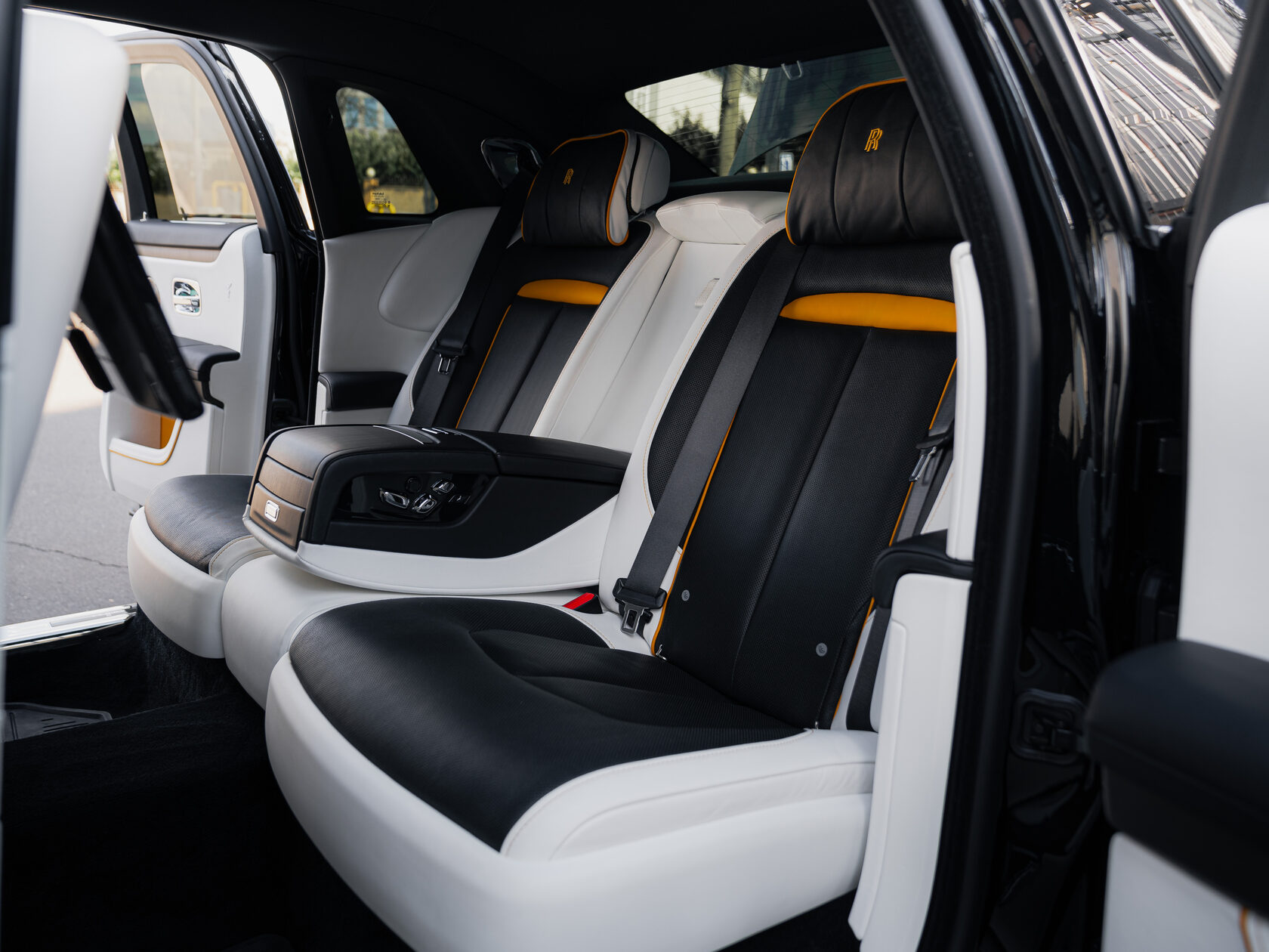 Rolls-Royce Ghost  <br>Diamond Black 
