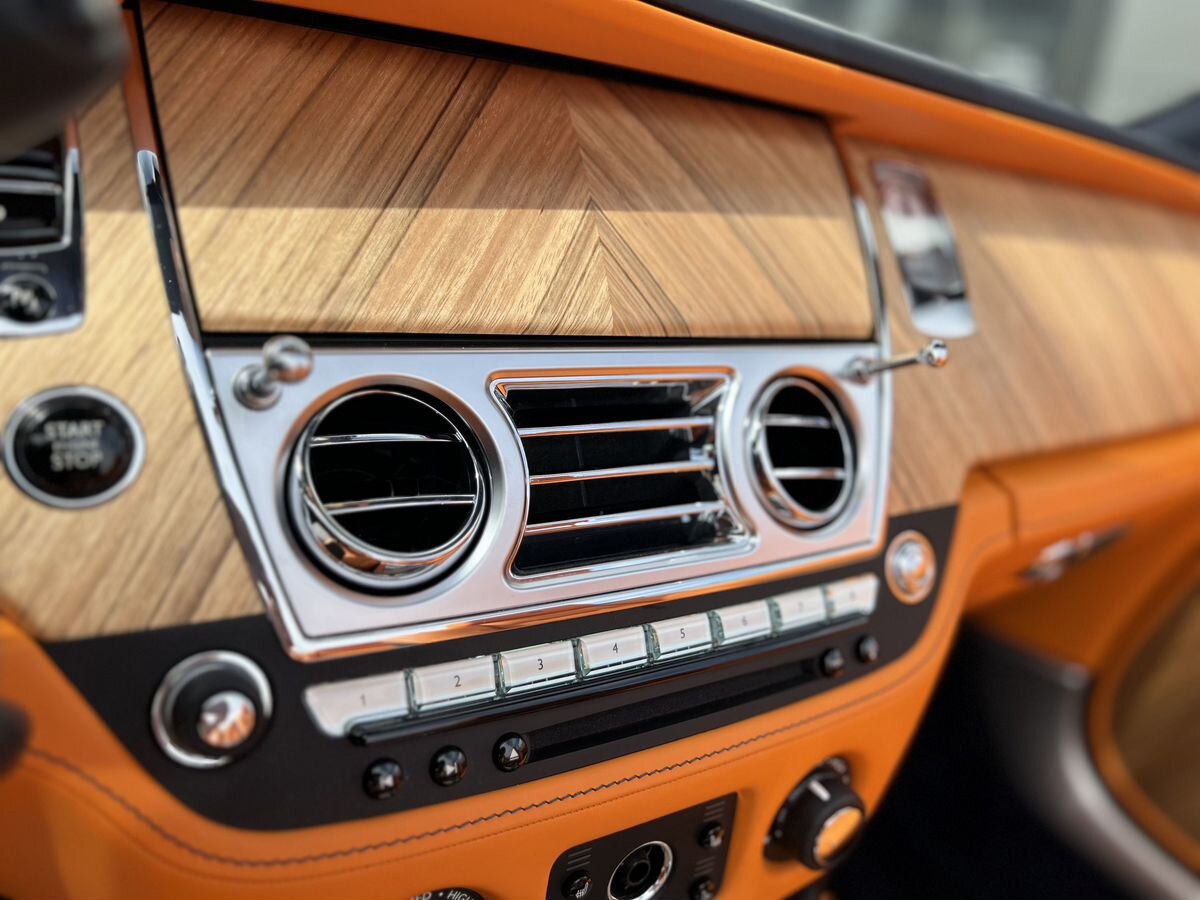 Rolls-Royce Dawn 2017 год <br>