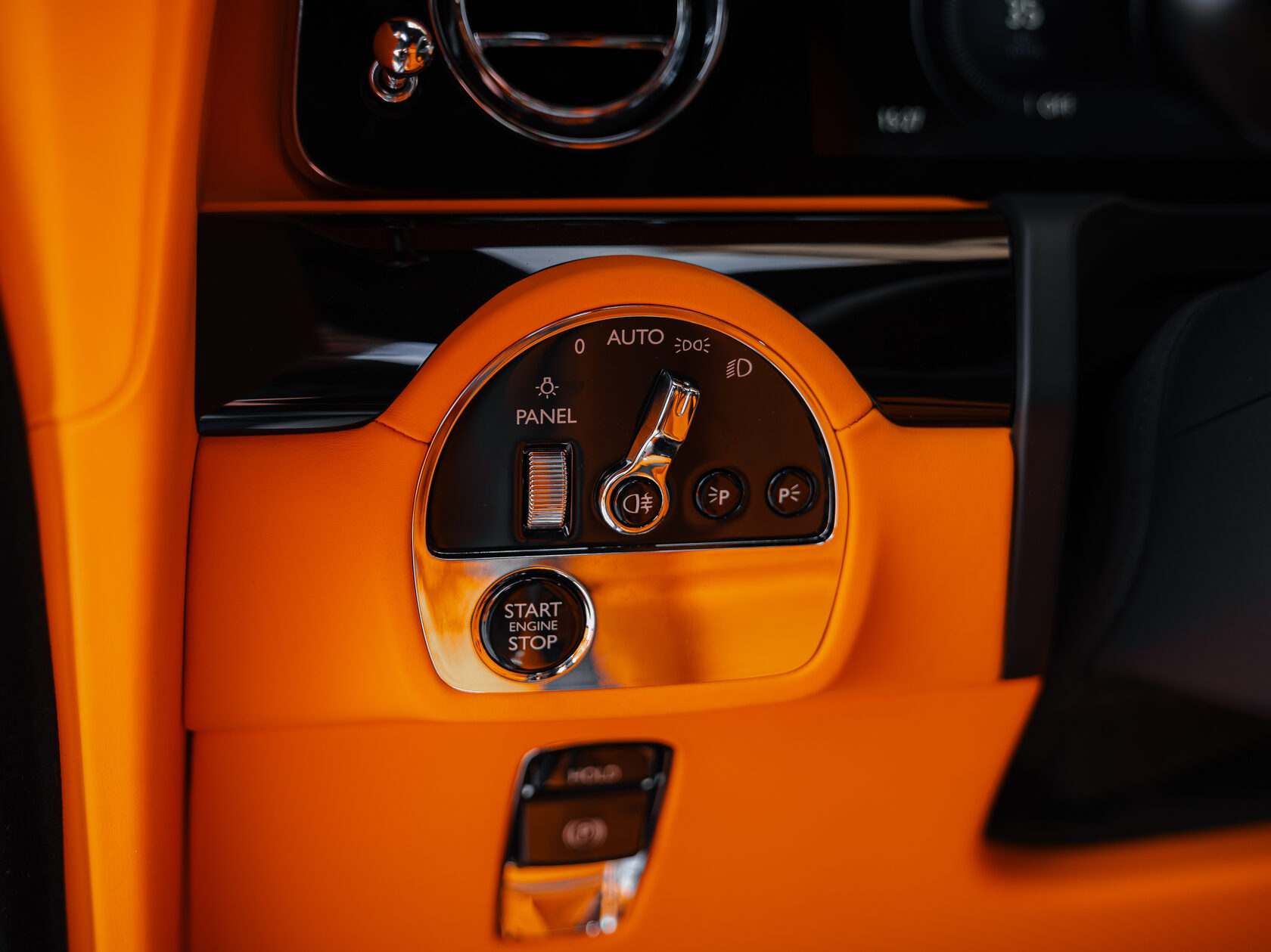 Rolls-Royce Spectre  <br>Diamond Black / Черный бриллиант