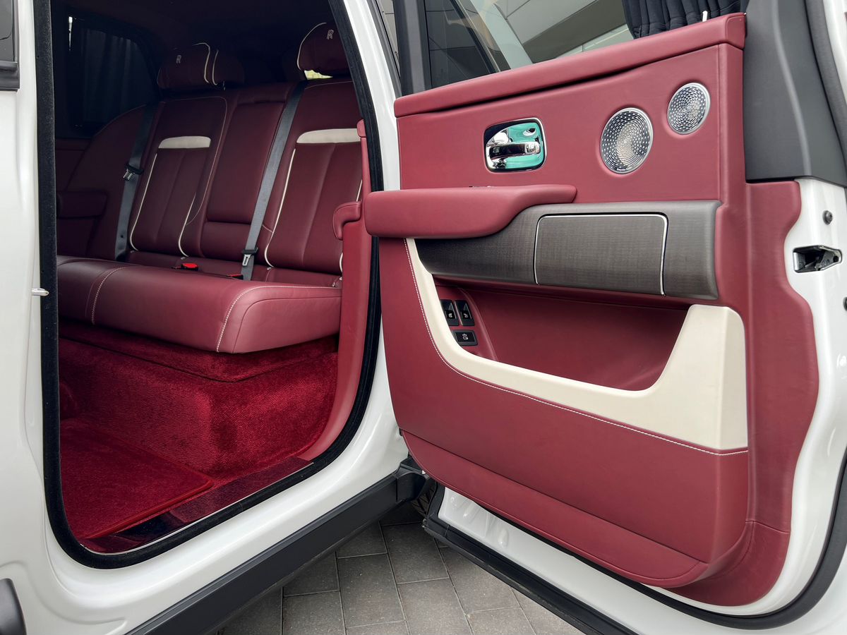 Rolls-Royce Cullinan  <br>Белый