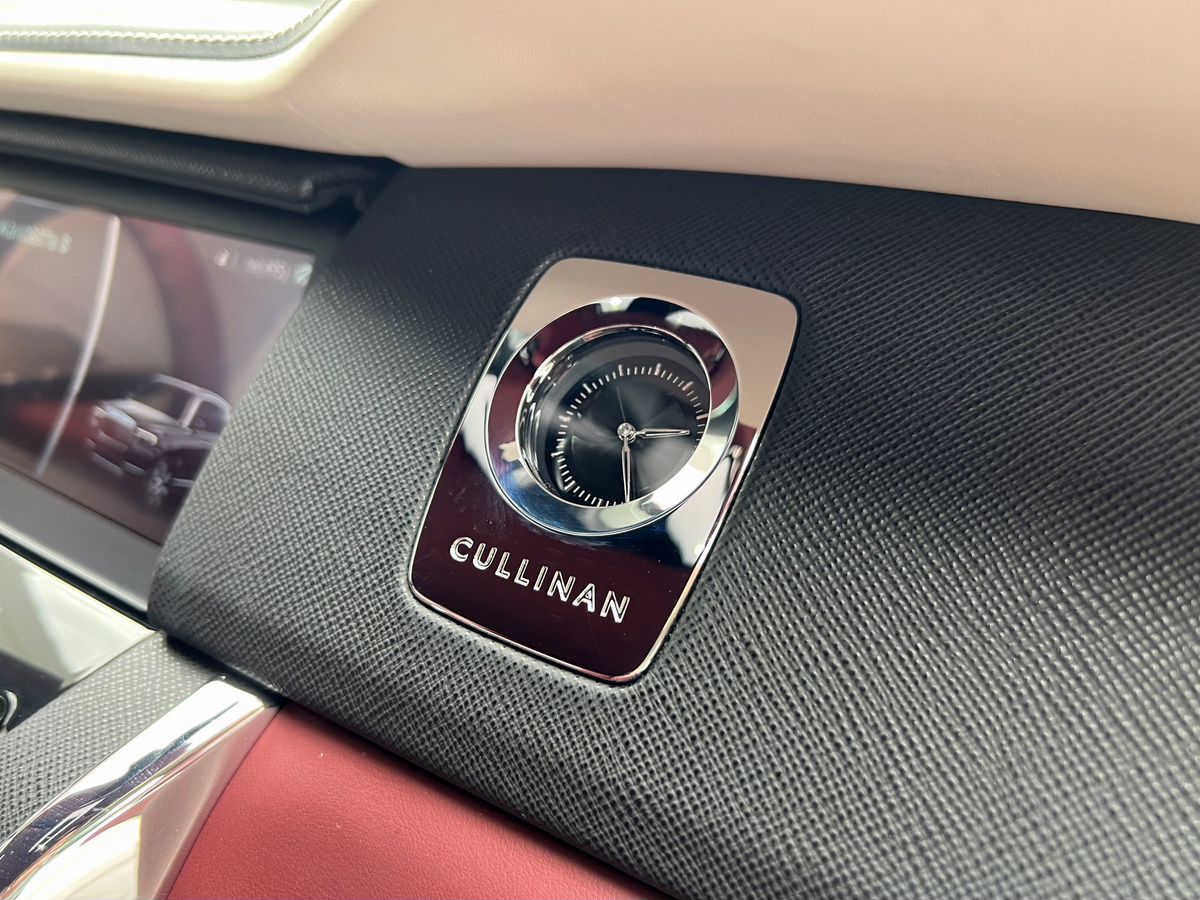 Rolls-Royce Cullinan  <br>Белый