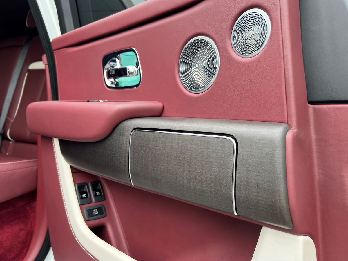 Rolls-Royce Cullinan  <br>Белый