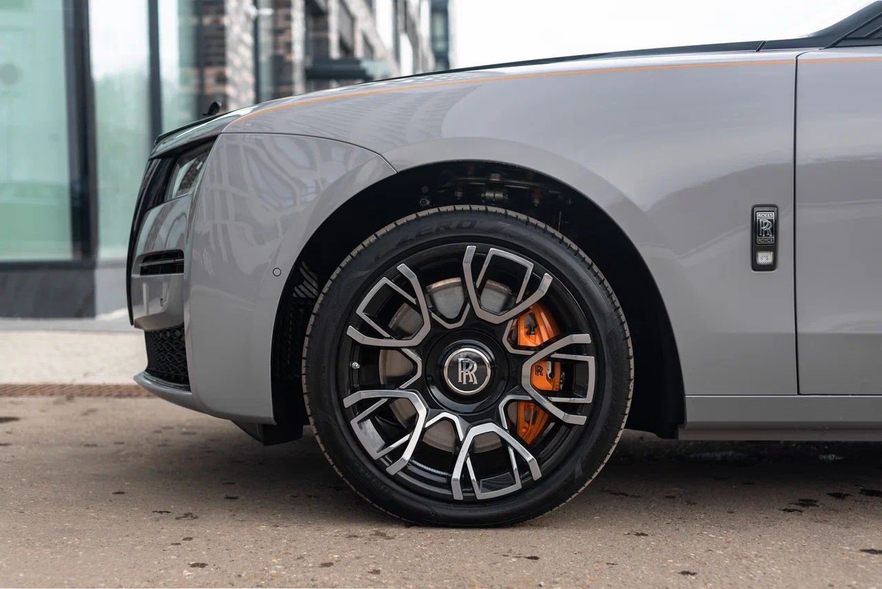 Rolls-Royce Ghost Black Badge  <br>Tempest Grey / Black Diamond