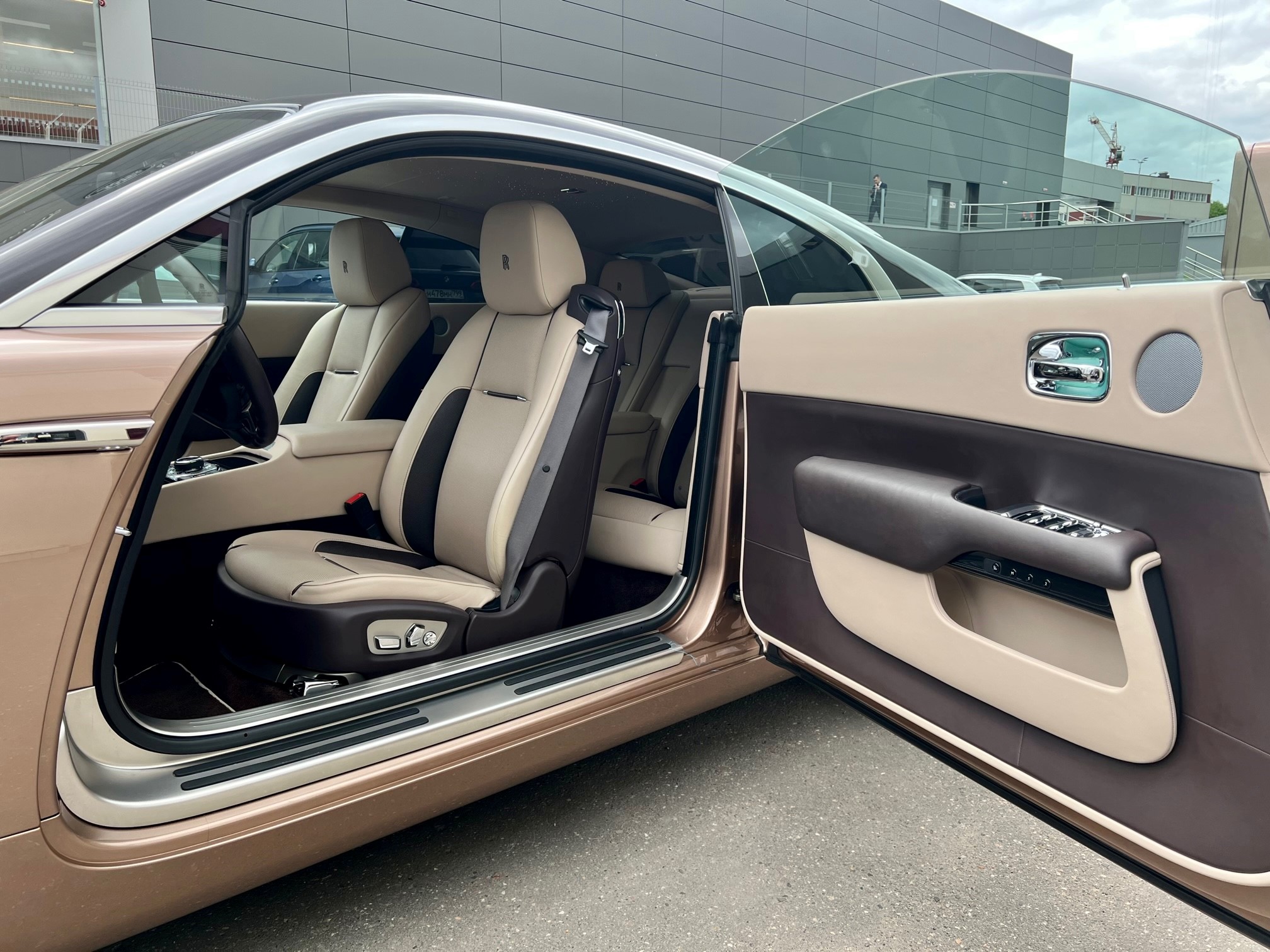 Rolls-Royce Wraith 2019 год <br>Petra Gold/ Smokey Quartz 