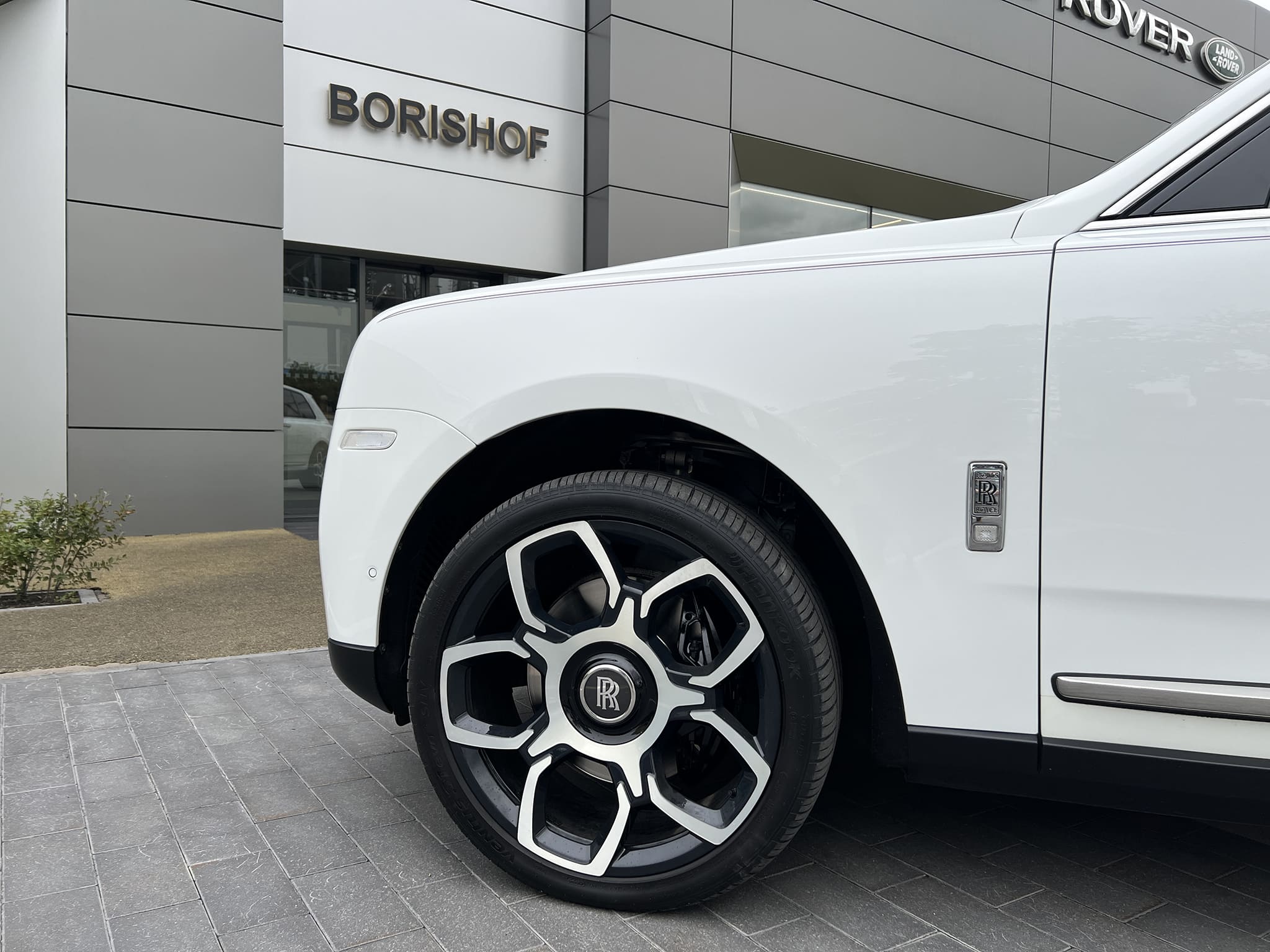Rolls-Royce Cullinan 2019 год <br>Arctic White / Белый металлик