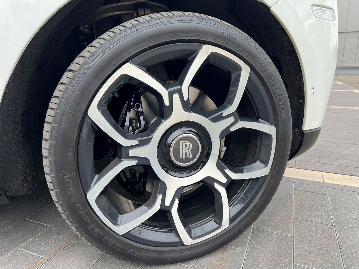 Rolls-Royce Cullinan  <br>Белый