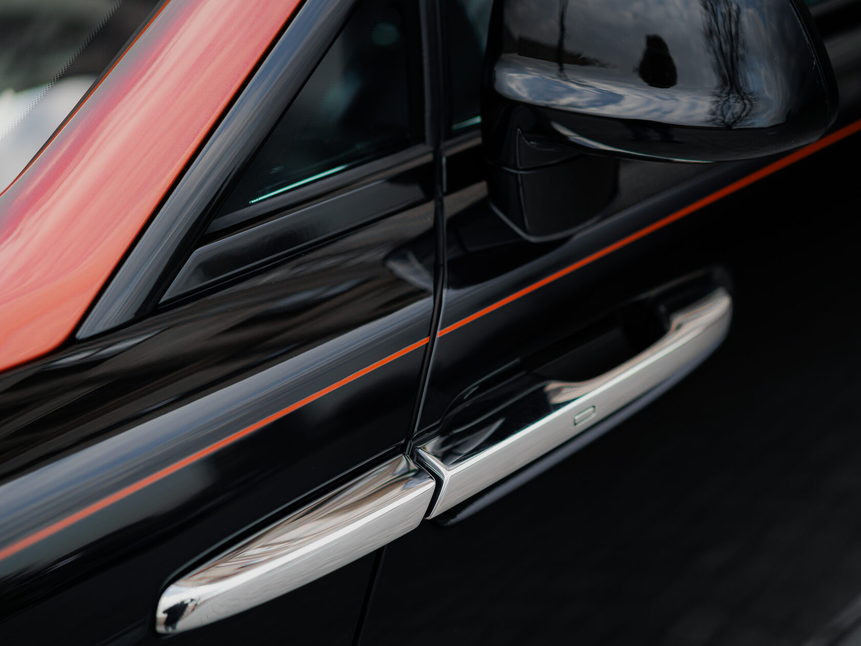 Rolls-Royce Black Badge Adamas  <br>Чёрный/Красный