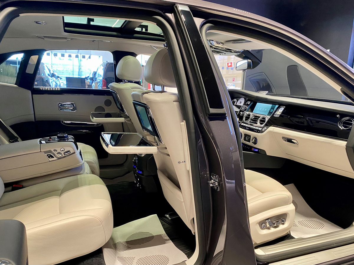 Rolls-Royce Ghost 2015 год <br>