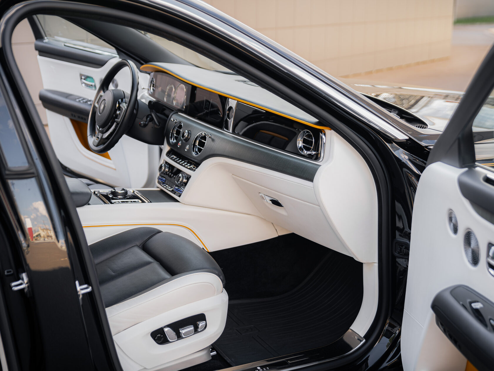 Rolls-Royce Ghost  <br>Diamond Black 