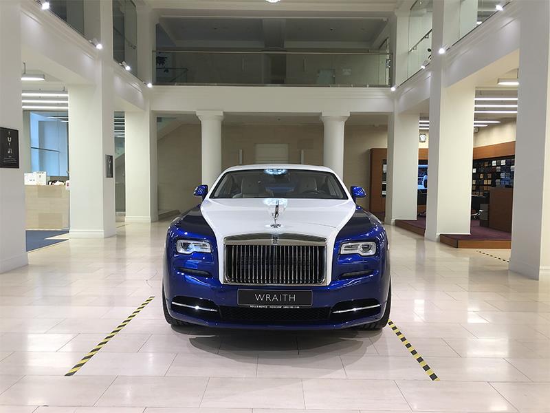 Rolls-Royce Wraith 2017 год <br>Salamanca Blue / Arctic White 