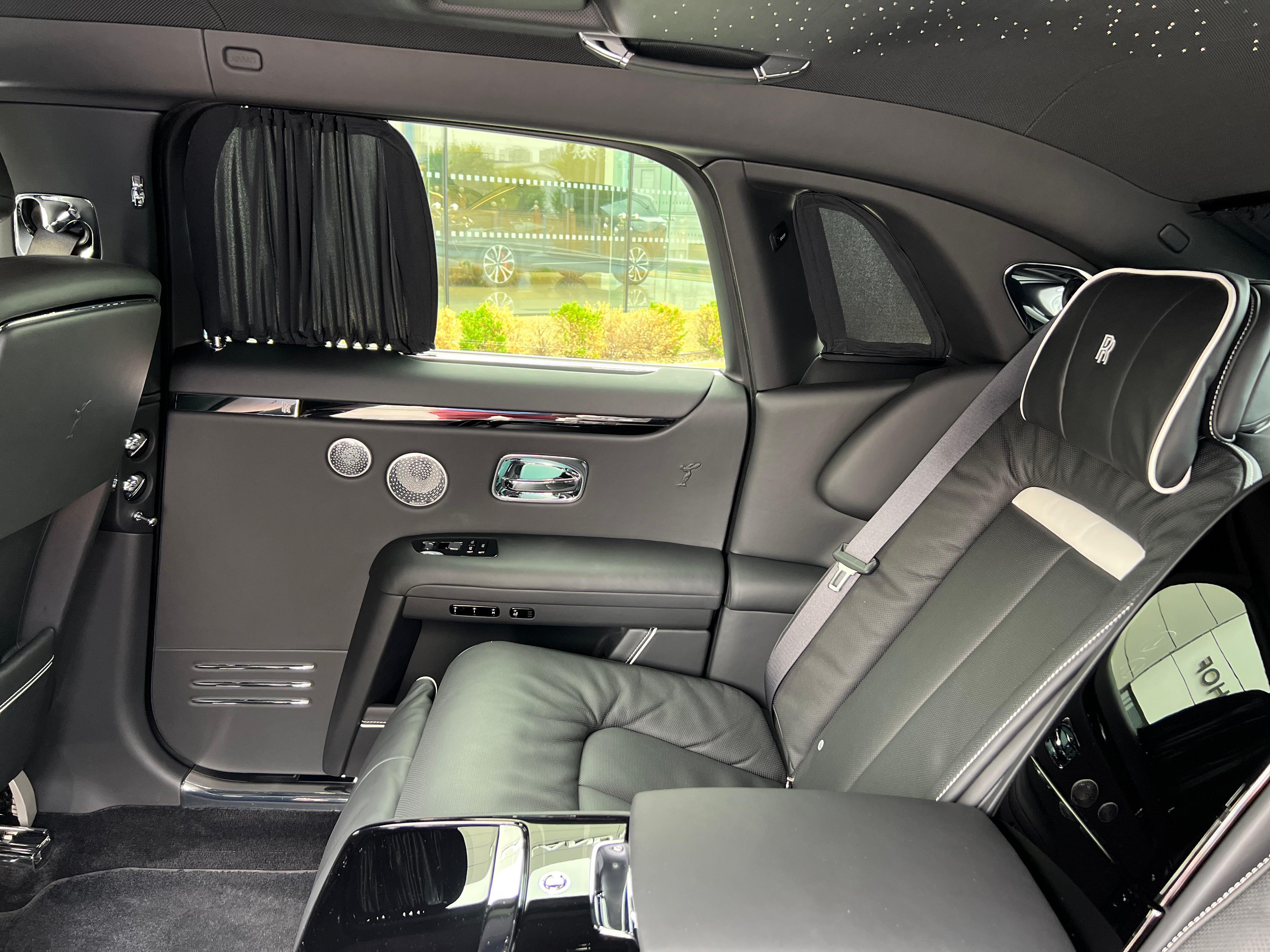 Rolls-Royce  2021 год <br>Diamond Black 