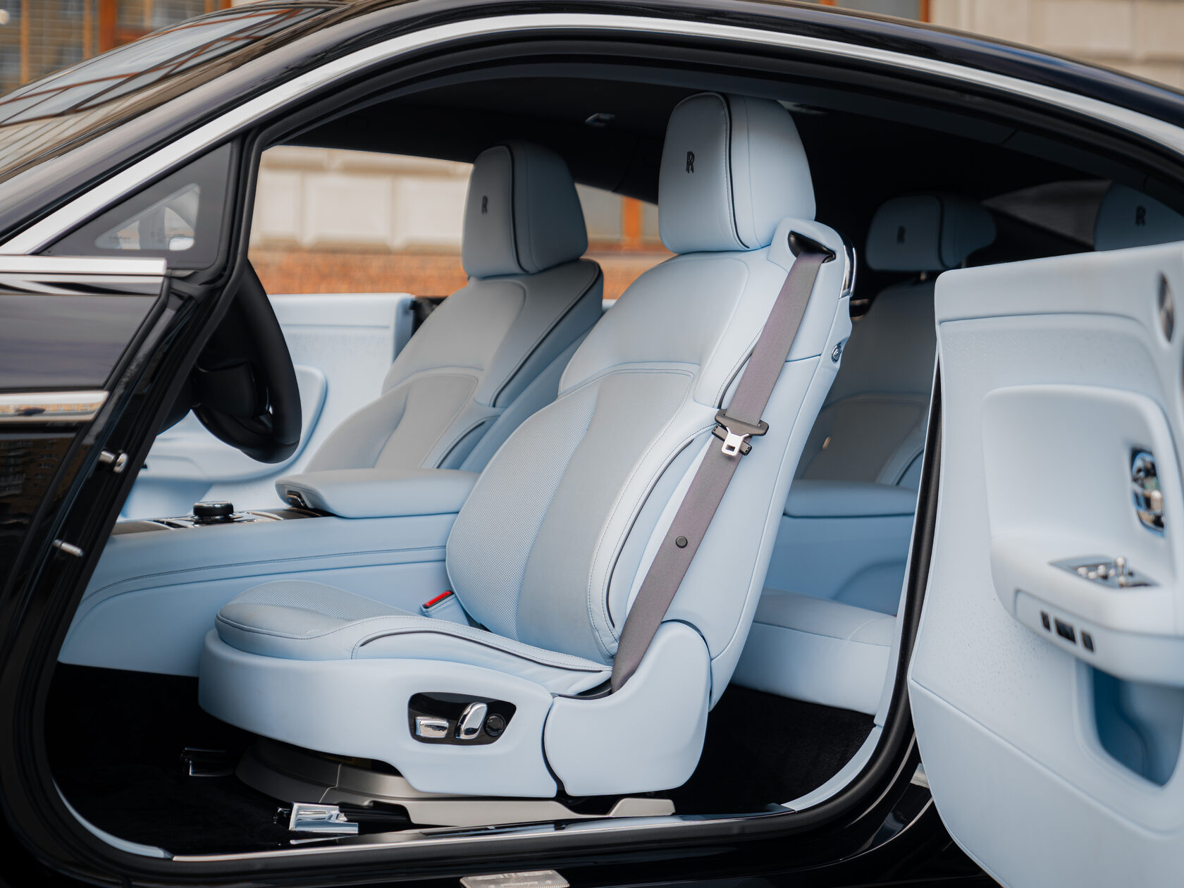 Rolls-Royce Spectre  <br>Black Diamond/ Черный