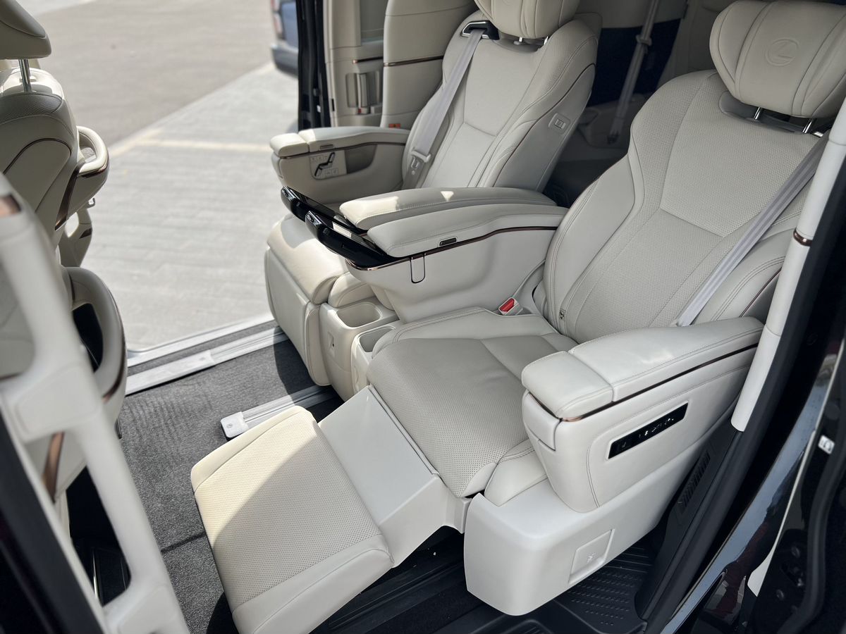 Rolls-Royce LM 2023 год <br>