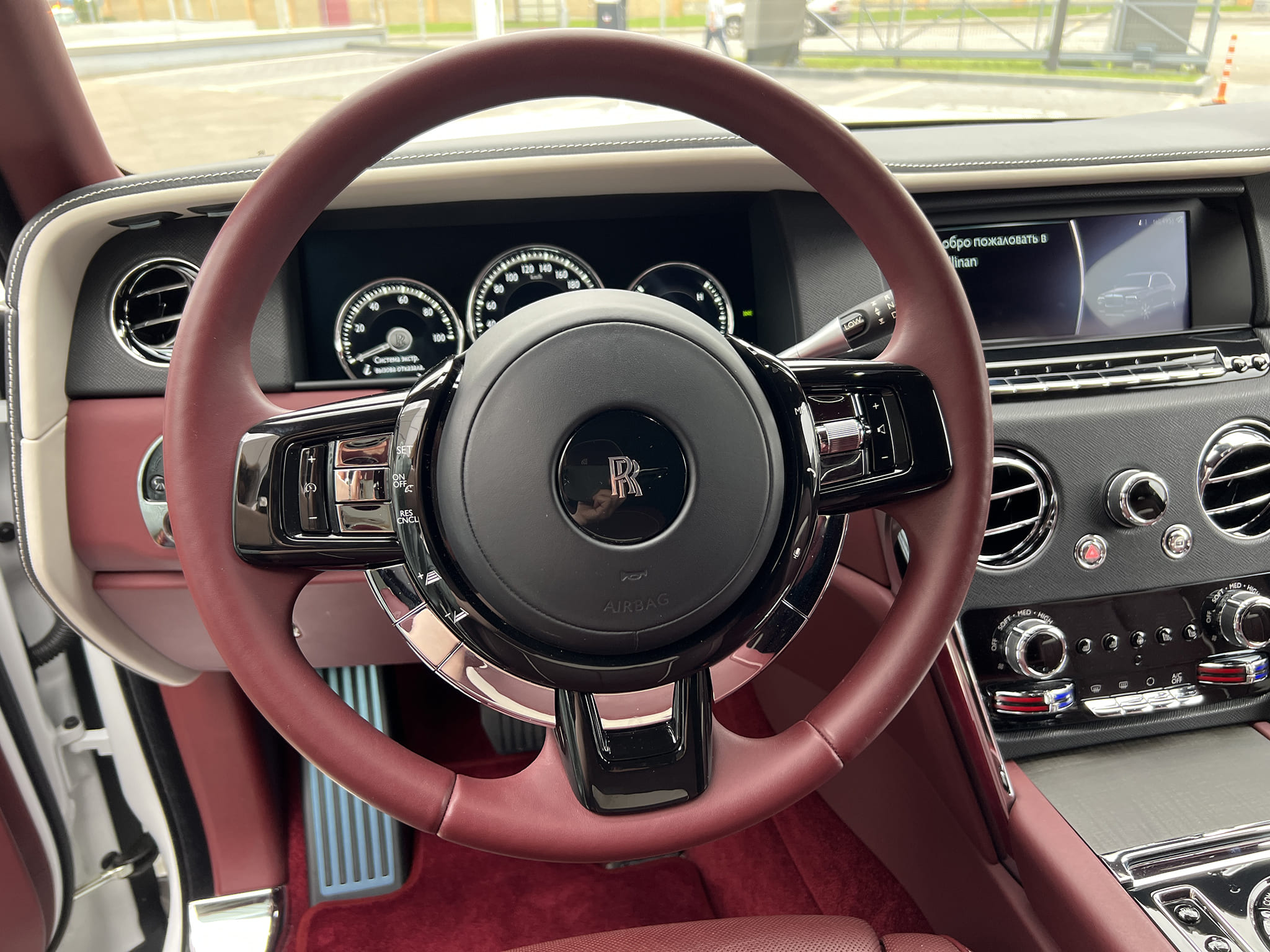 Rolls-Royce Cullinan 2019 год <br>Arctic White / Белый металлик
