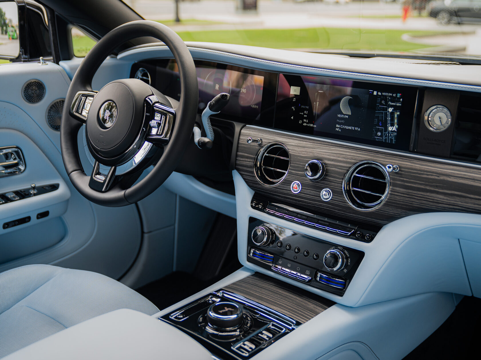 Rolls-Royce Spectre  <br>Black Diamond/ Черный