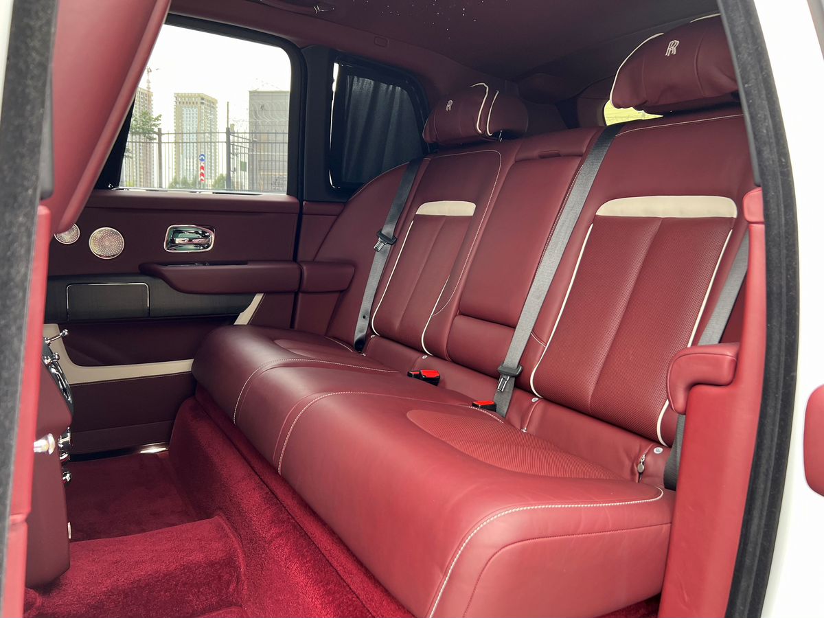 Rolls-Royce Cullinan  <br>Белый