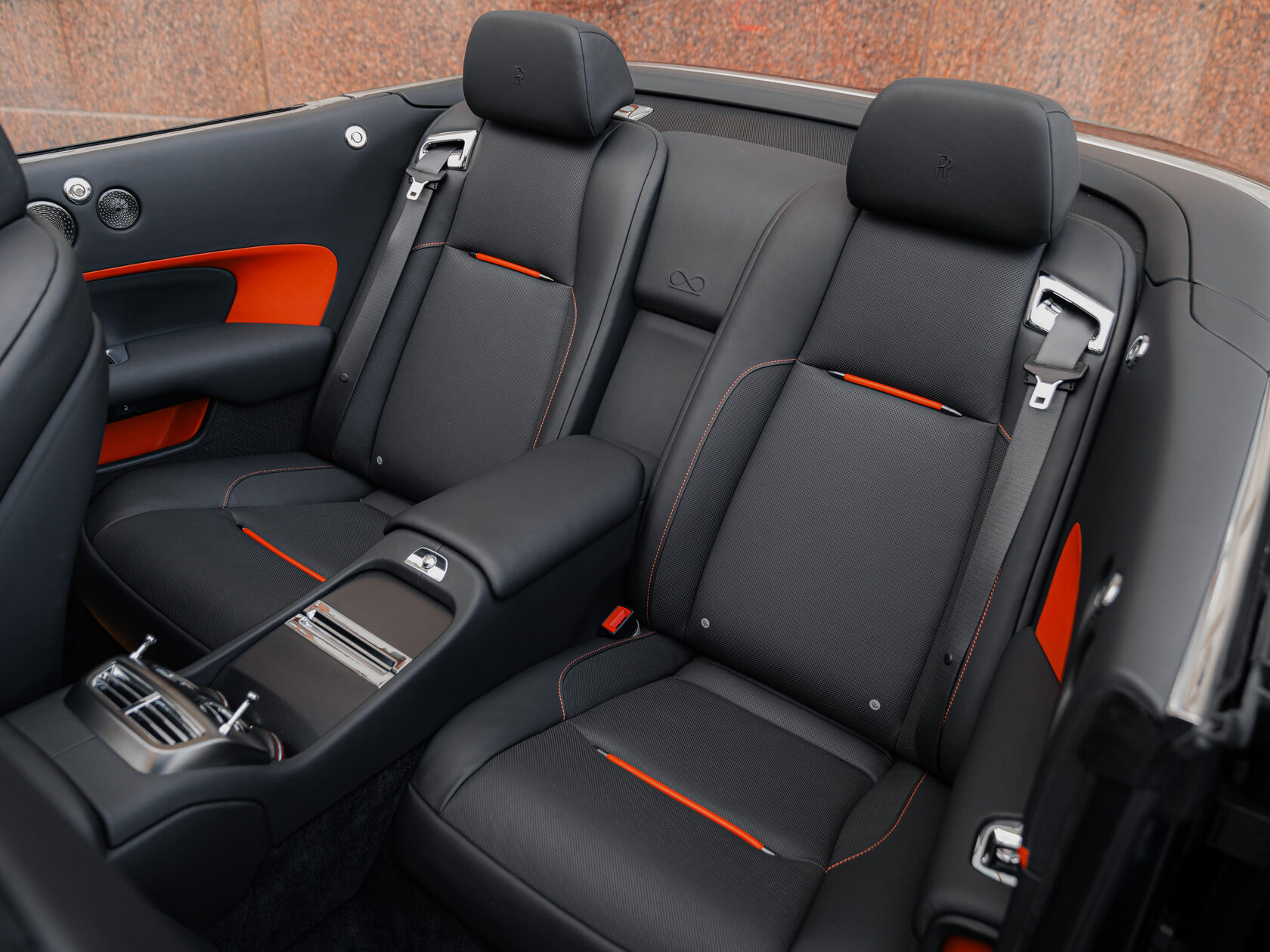 Rolls-Royce Black Badge Adamas  <br>Чёрный/Красный